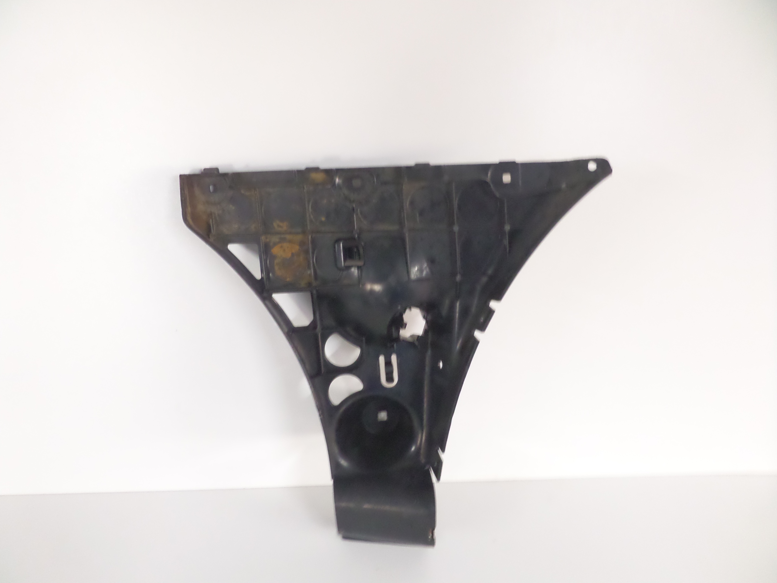 PRAVY ZADNY DRZIAK BMW 5 E60 03-07 SDN