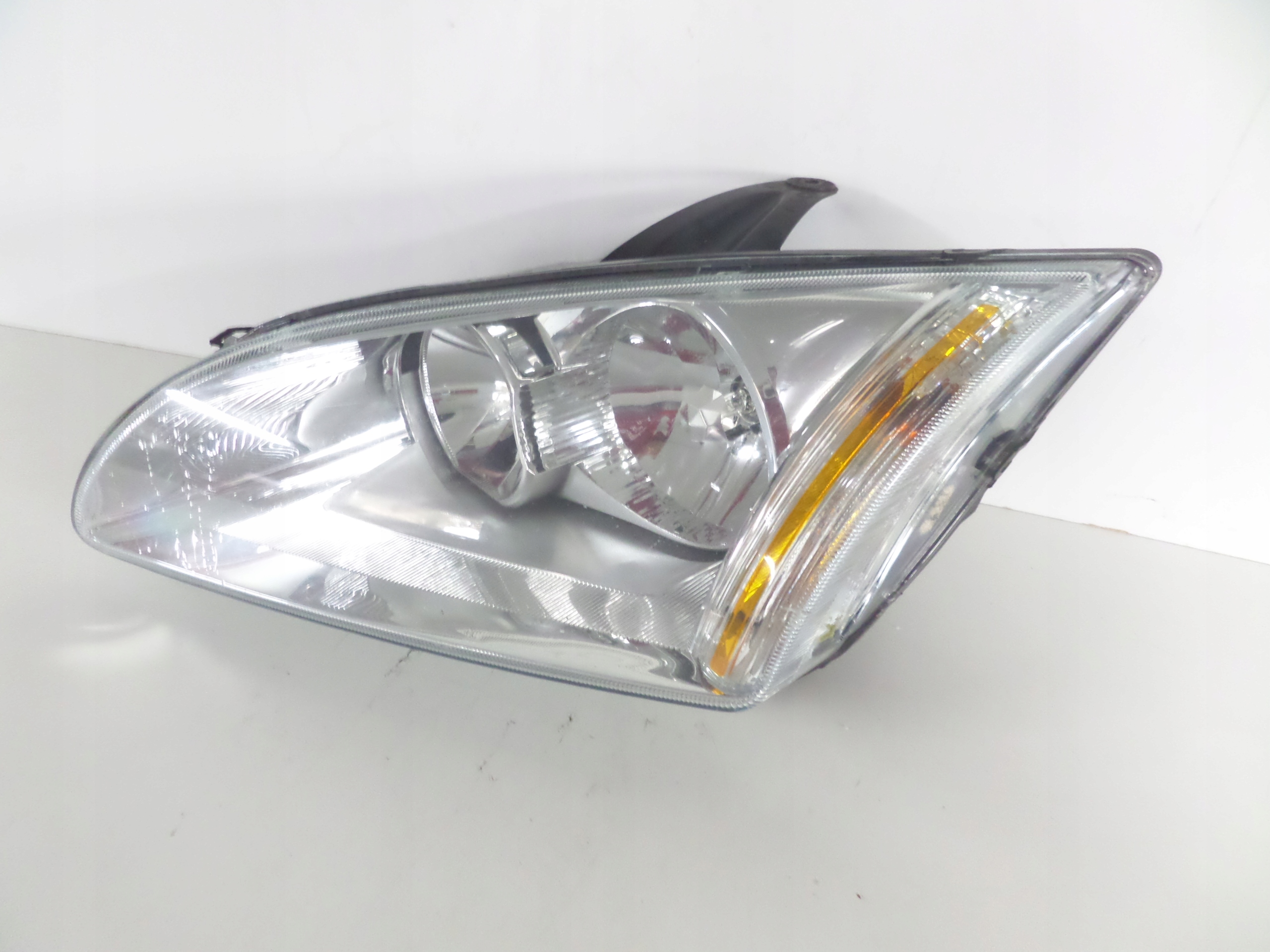 LAVE PREDNE SVETLO FORD FOCUS II 04-08