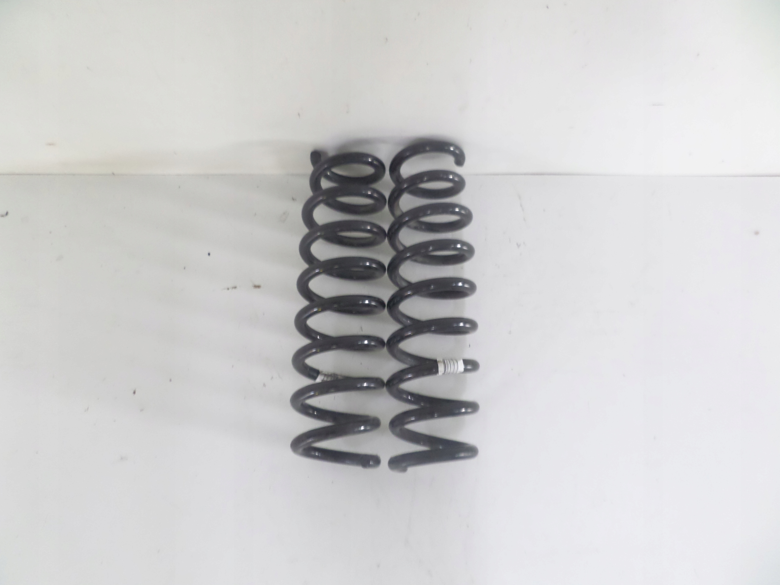 ZADNE STRUNY PRUZINY BMW 1 F20 F21 11- komplet