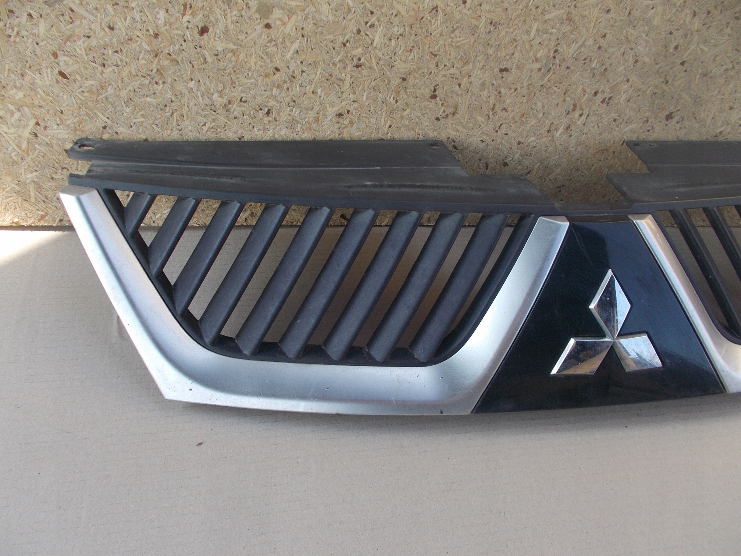 MRIEZKA LISTA MITSUBISHI OUTLANDER 07-