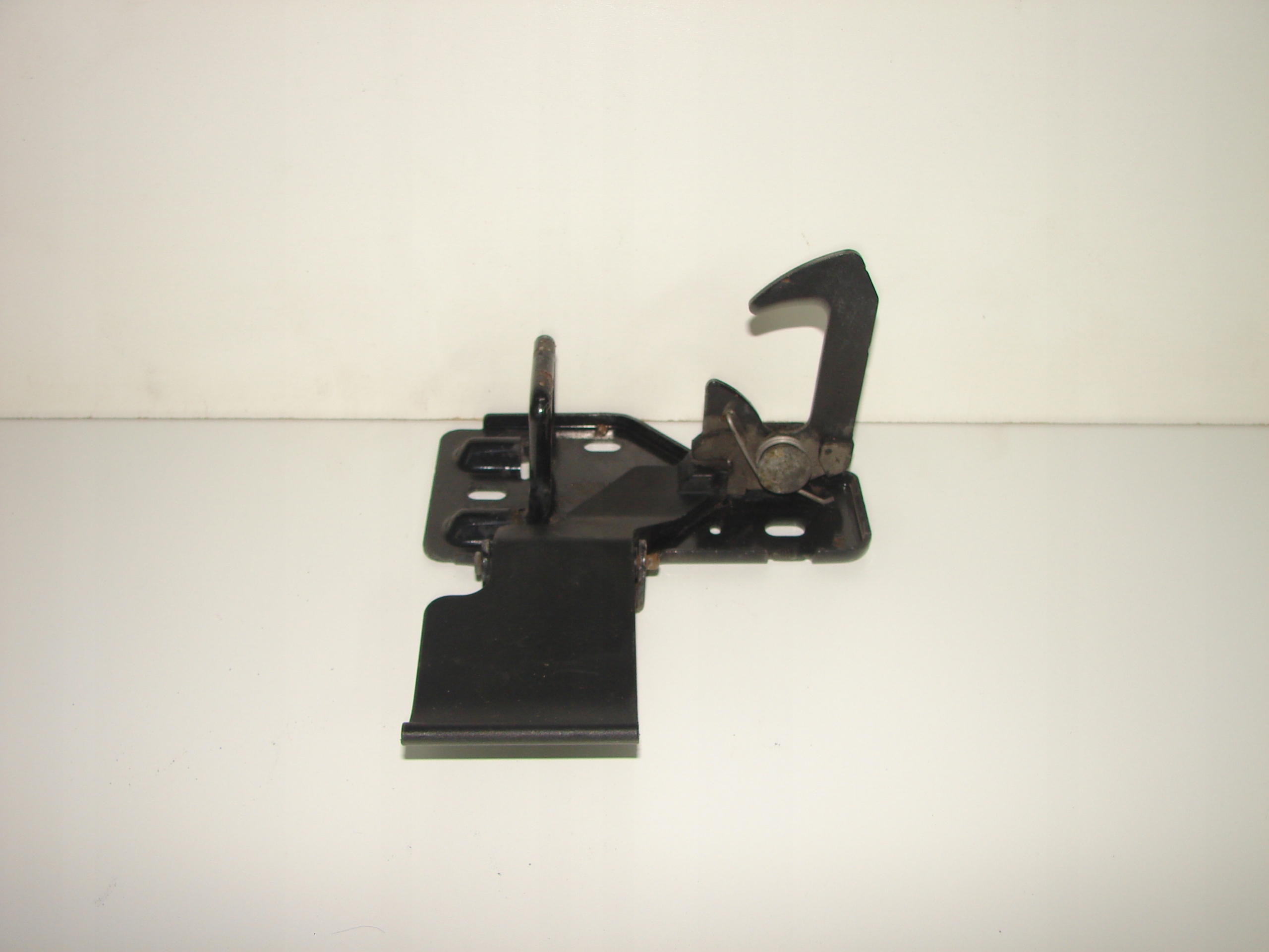 ZAMOK PREDNEJ KAPOTY SEAT IBIZA III CORDOBA 02-08