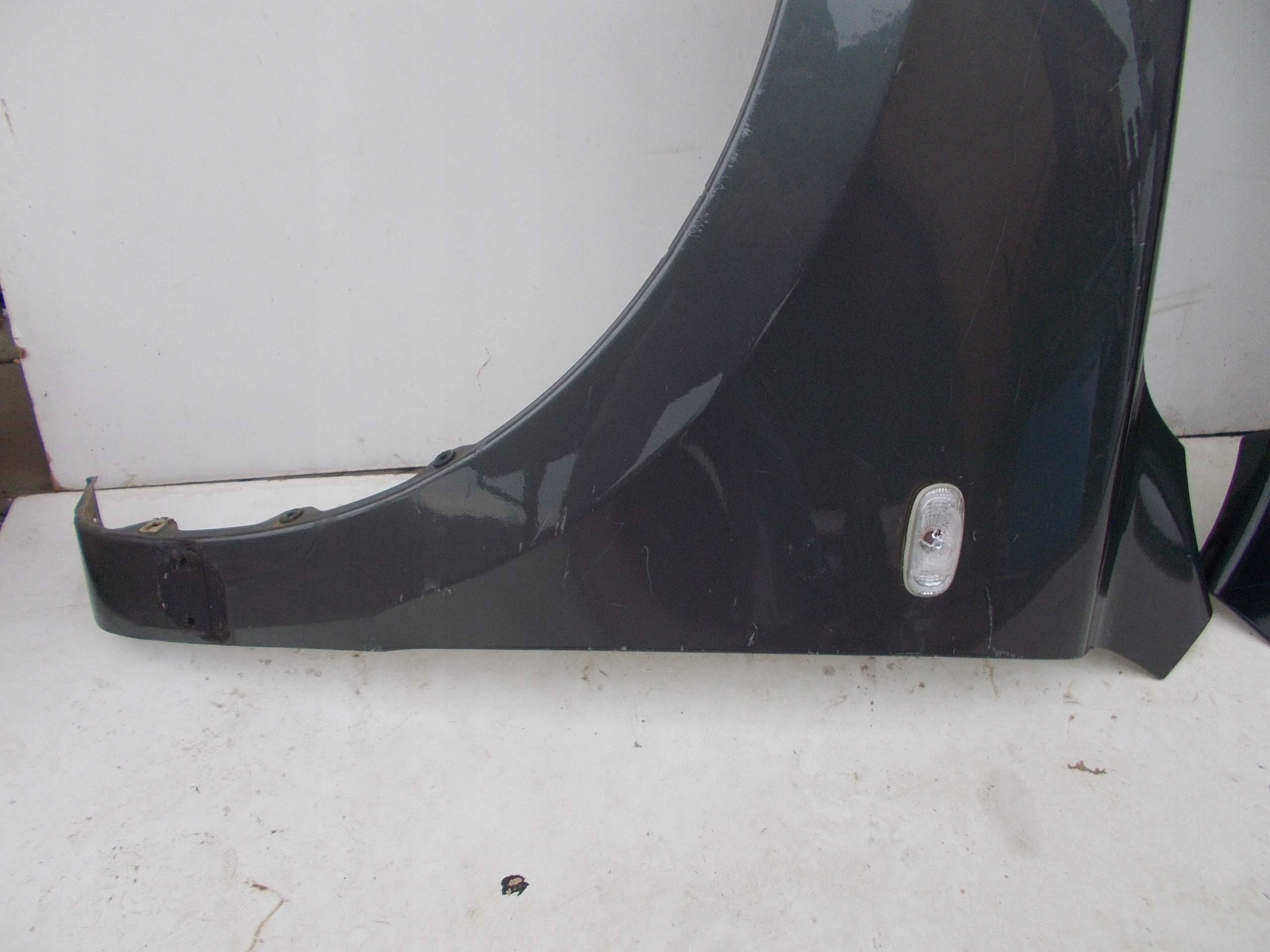 ĽAVÝ PREDNÝ BLATNÍK HYUNDAI SANTA FE 06-