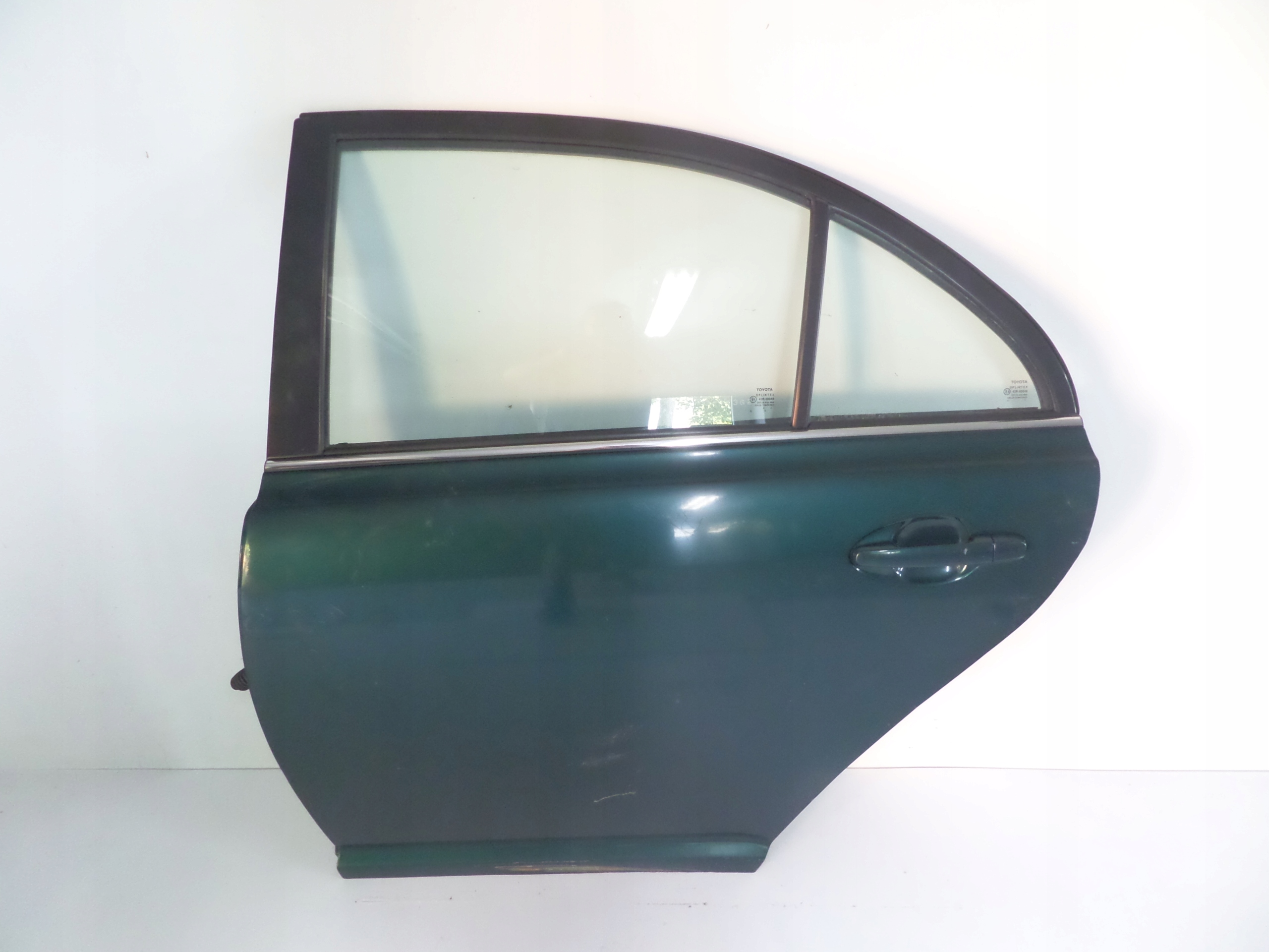 LAVE ZADNE DVERE TOYOTA AVENSIS T25 03-08 SEDAN