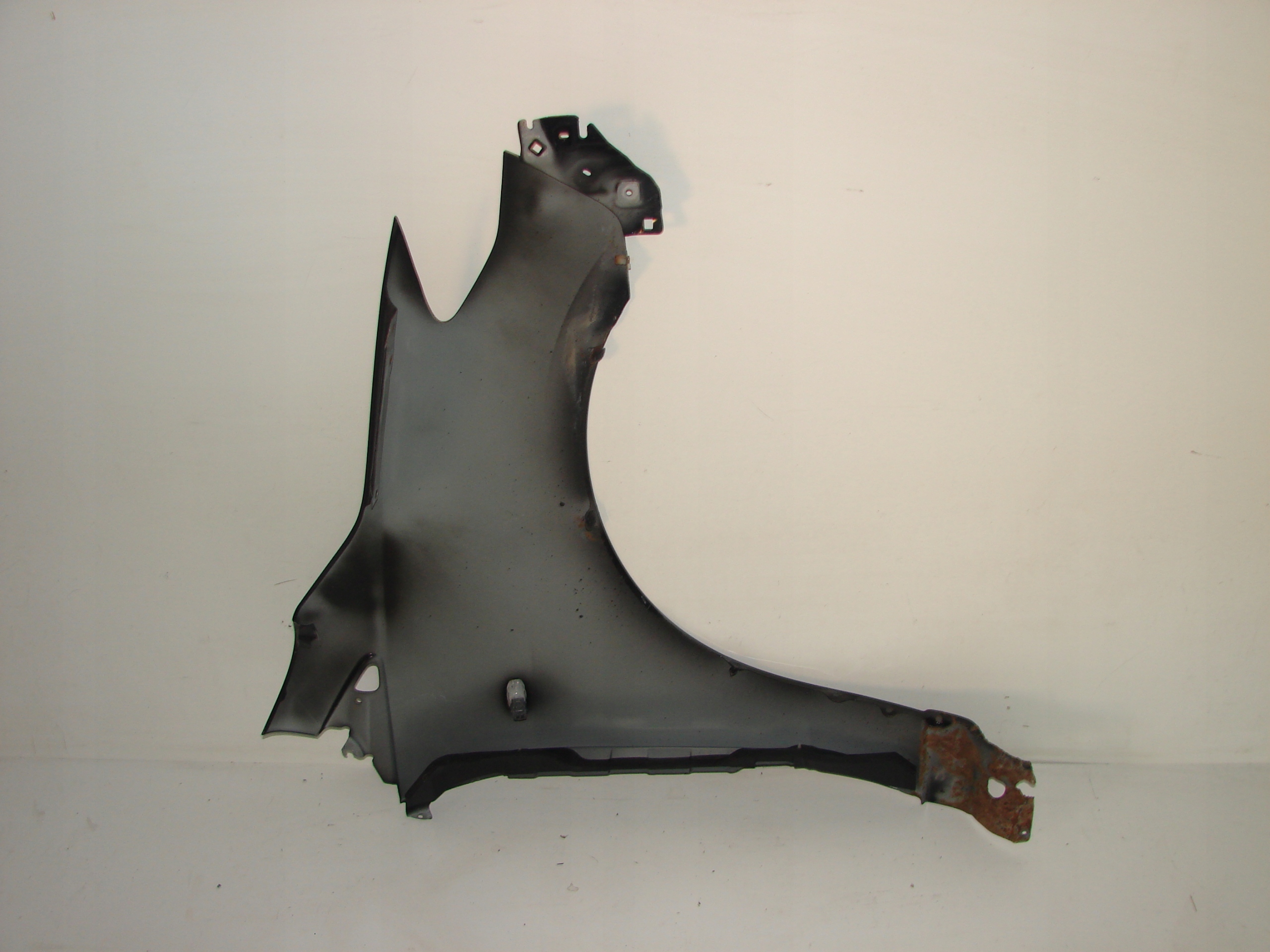 ĽAVÝ PREDNÝ BLATNÍK MAZDA 5 V CR 05-10