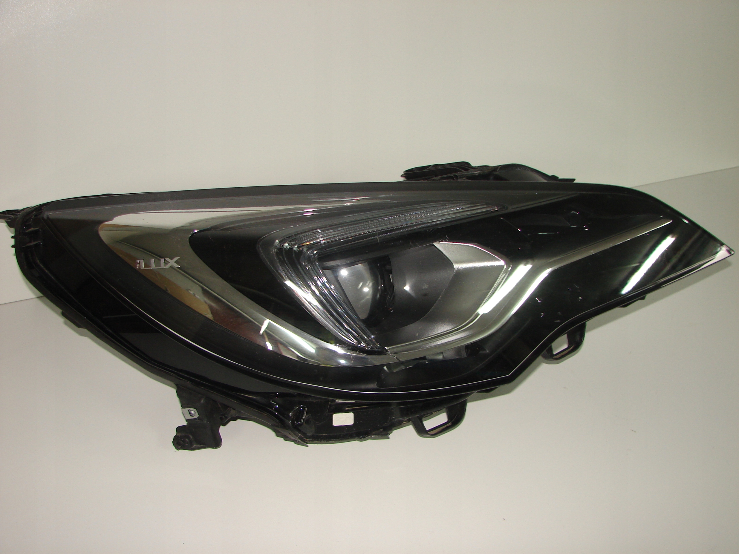 PRAVE PREDNE SVETLO OPEL ASTRA V K 15- LED LUX