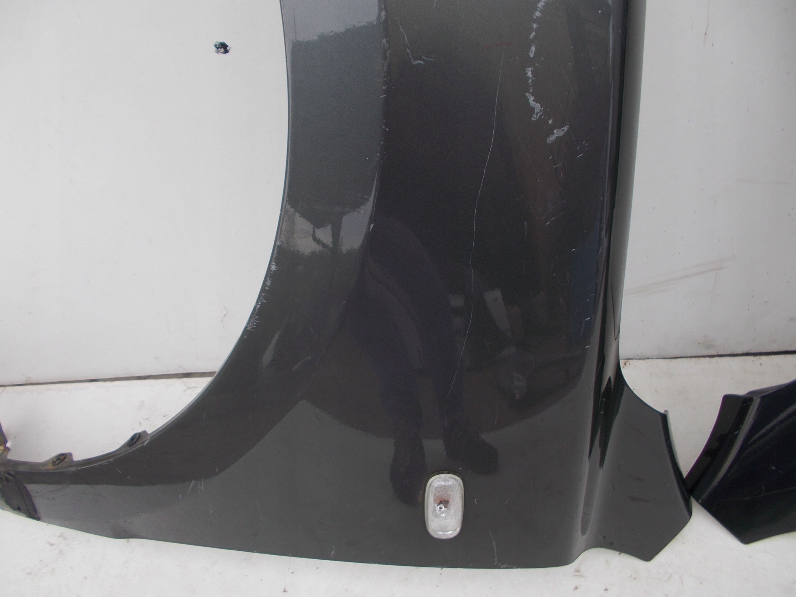 ĽAVÝ PREDNÝ BLATNÍK HYUNDAI SANTA FE 06-