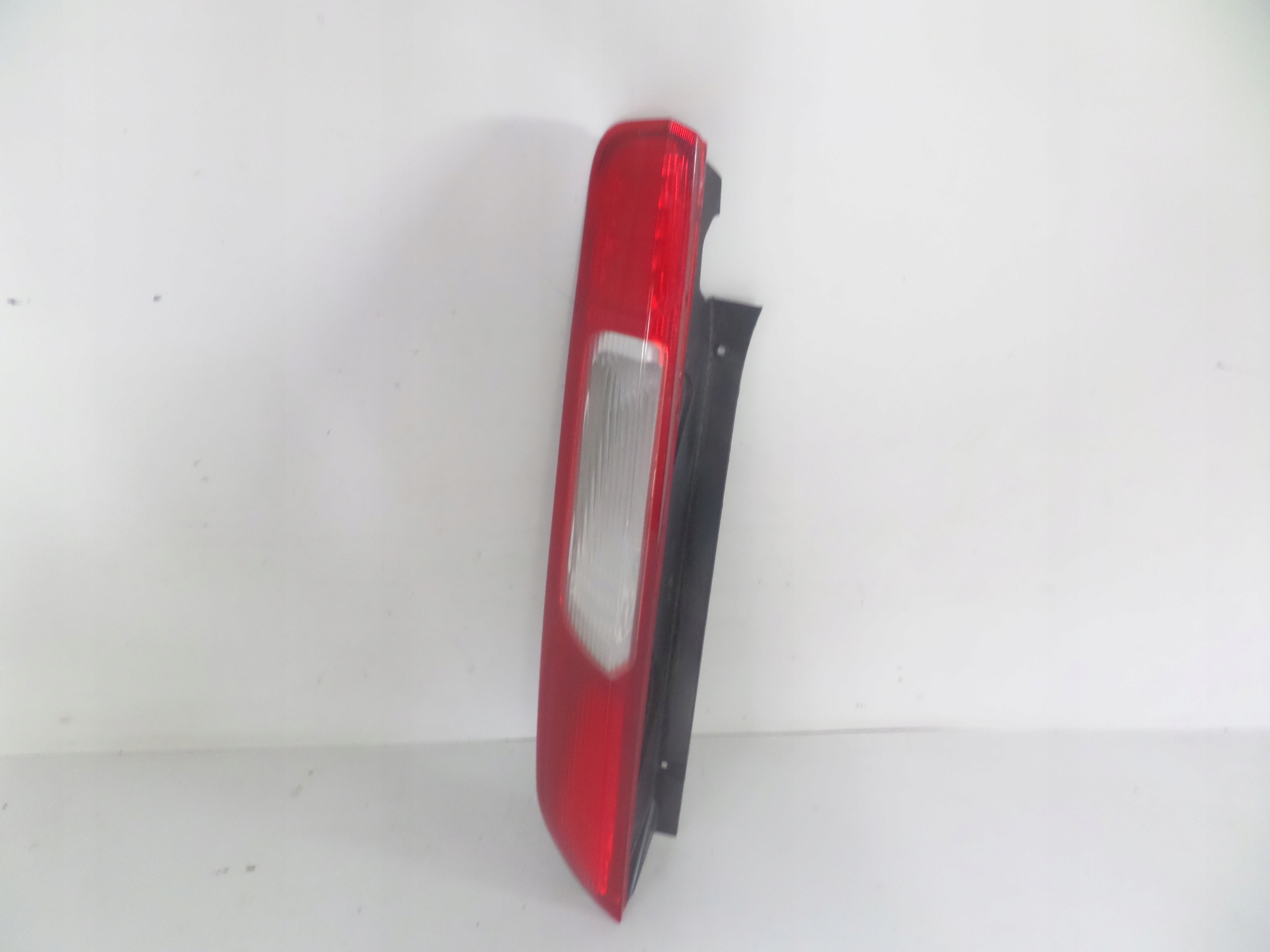 LAVE ZADNE SVETLO FORD FOCUS II 04-08 HB