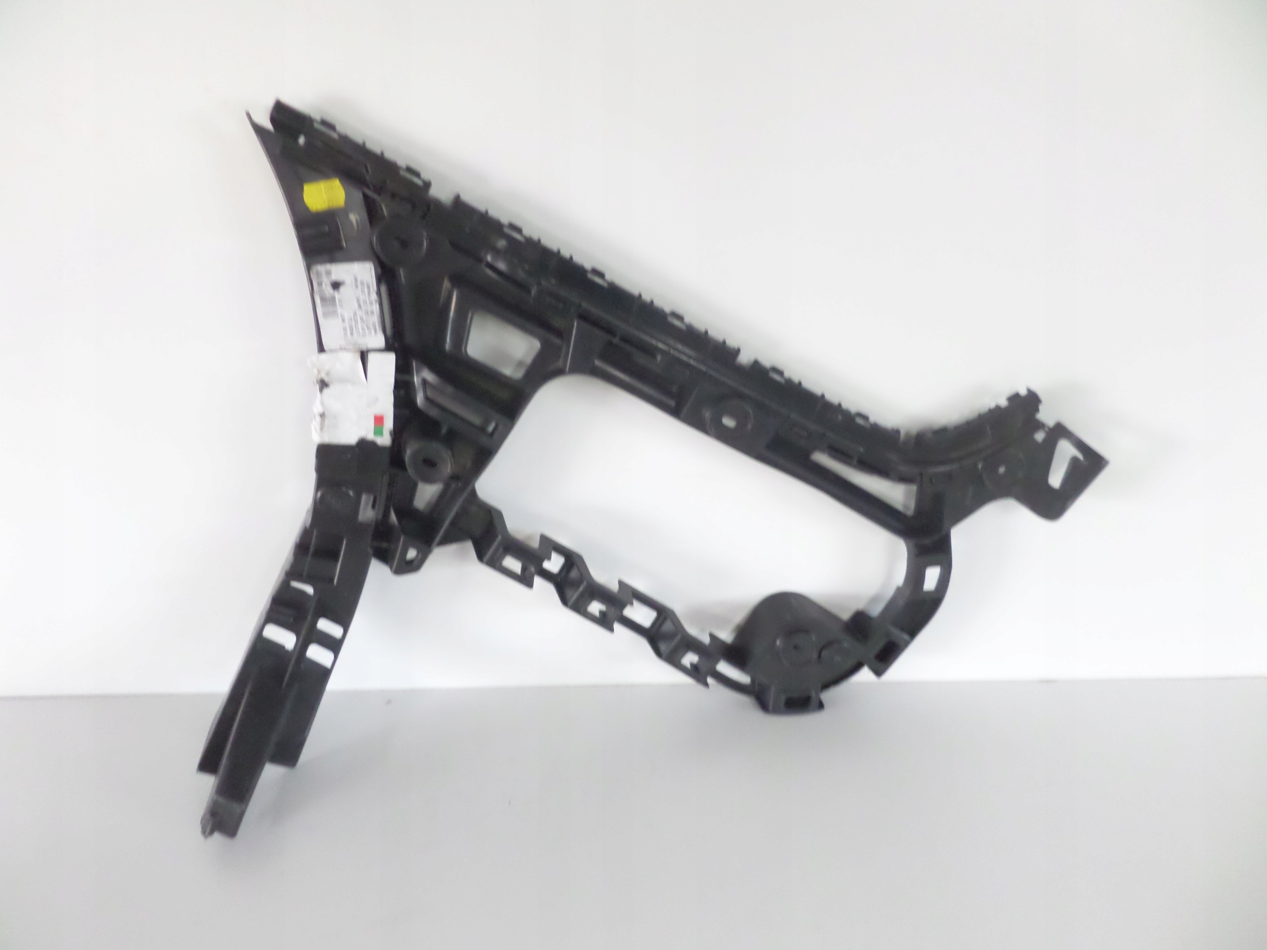 PRAVY ZADNY DRZIAK VW PASSAT CC LIFT 12-