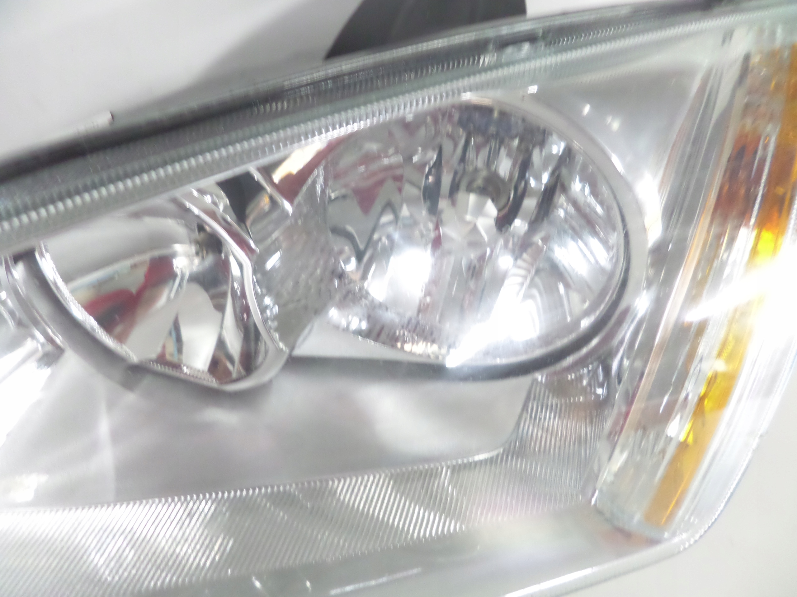 LAVE PREDNE SVETLO FORD FOCUS II 04-08