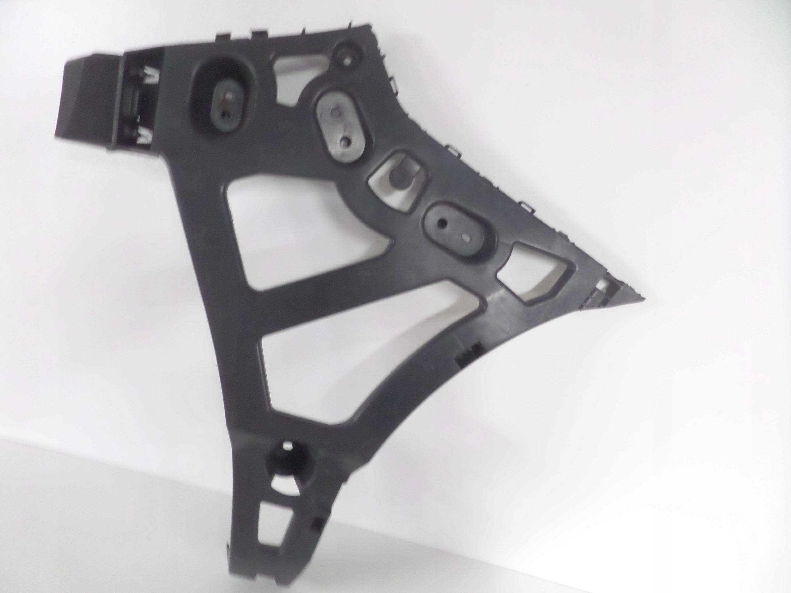 PRAVY ZADNY DRZIAK RENAULT MEGANE III KOMBI