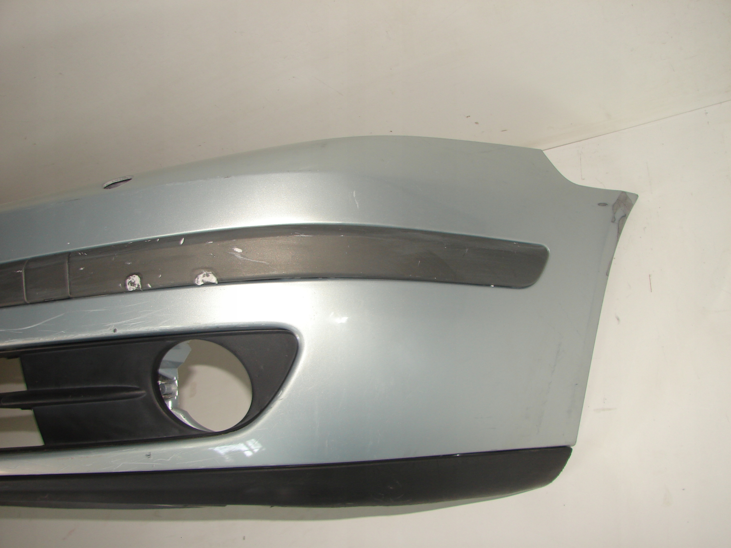 PREDNÝ NÁRAZNÍK RENAULT LAGUNA II 01-05