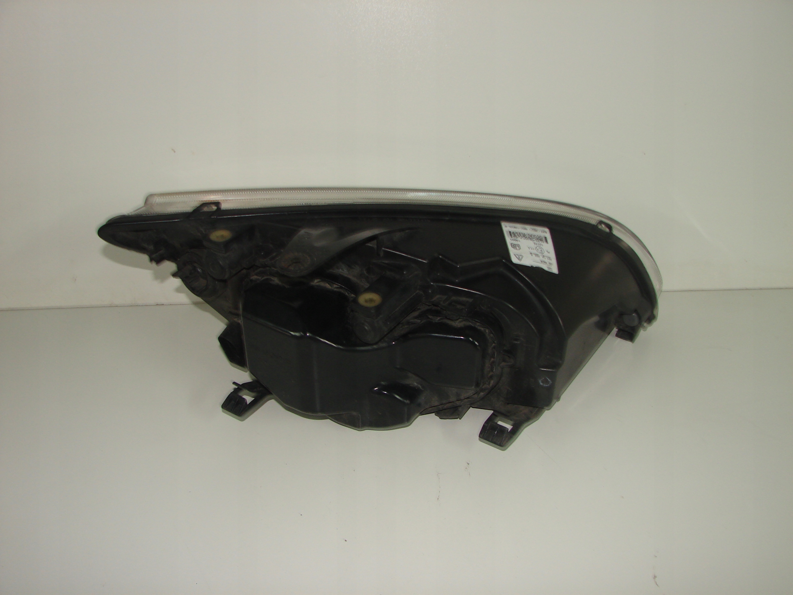 LAVE PREDNE SVETLO FORD FOCUS II 04-08