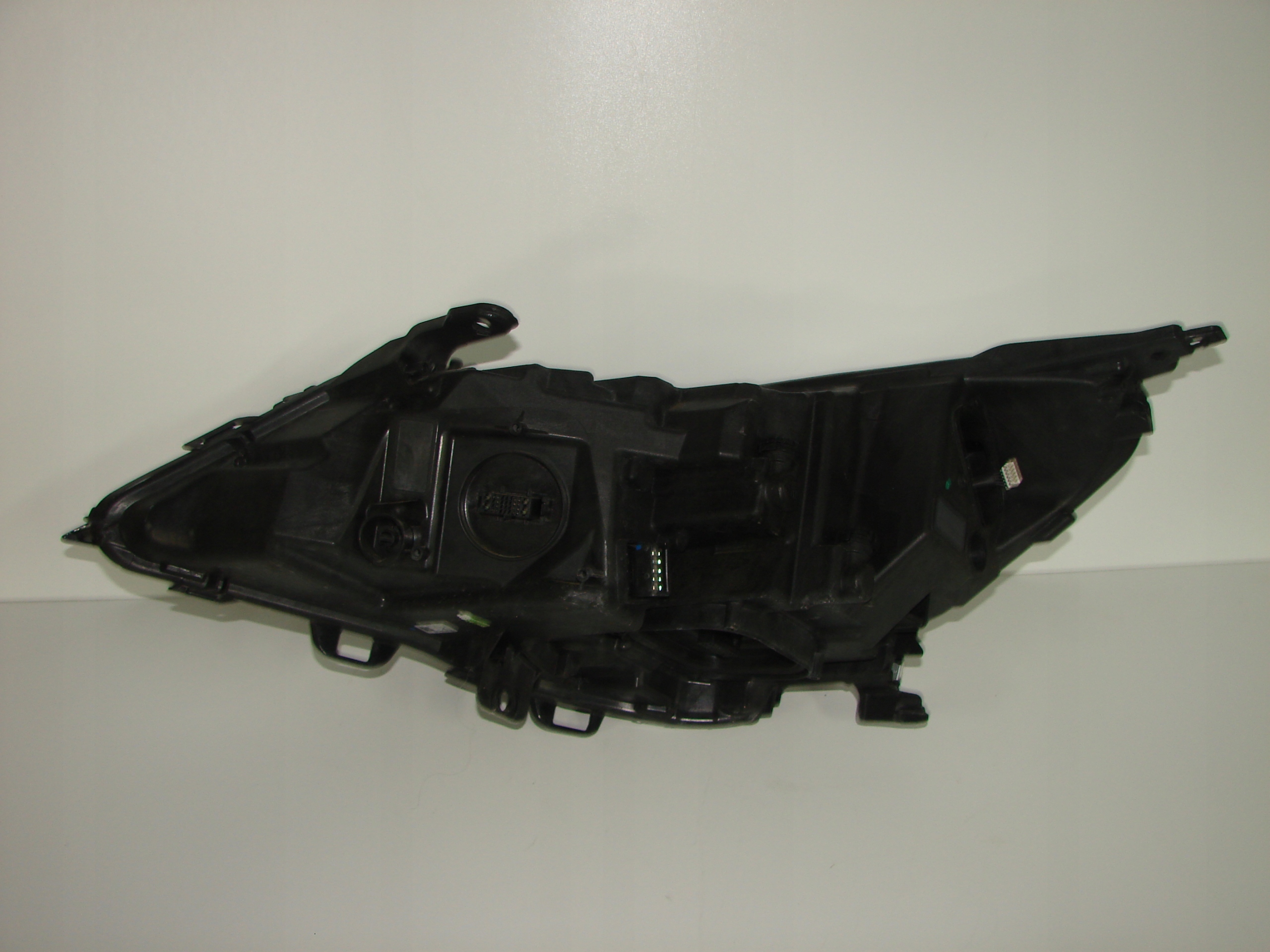 PRAVE PREDNE SVETLO OPEL ASTRA V K 15- LED LUX
