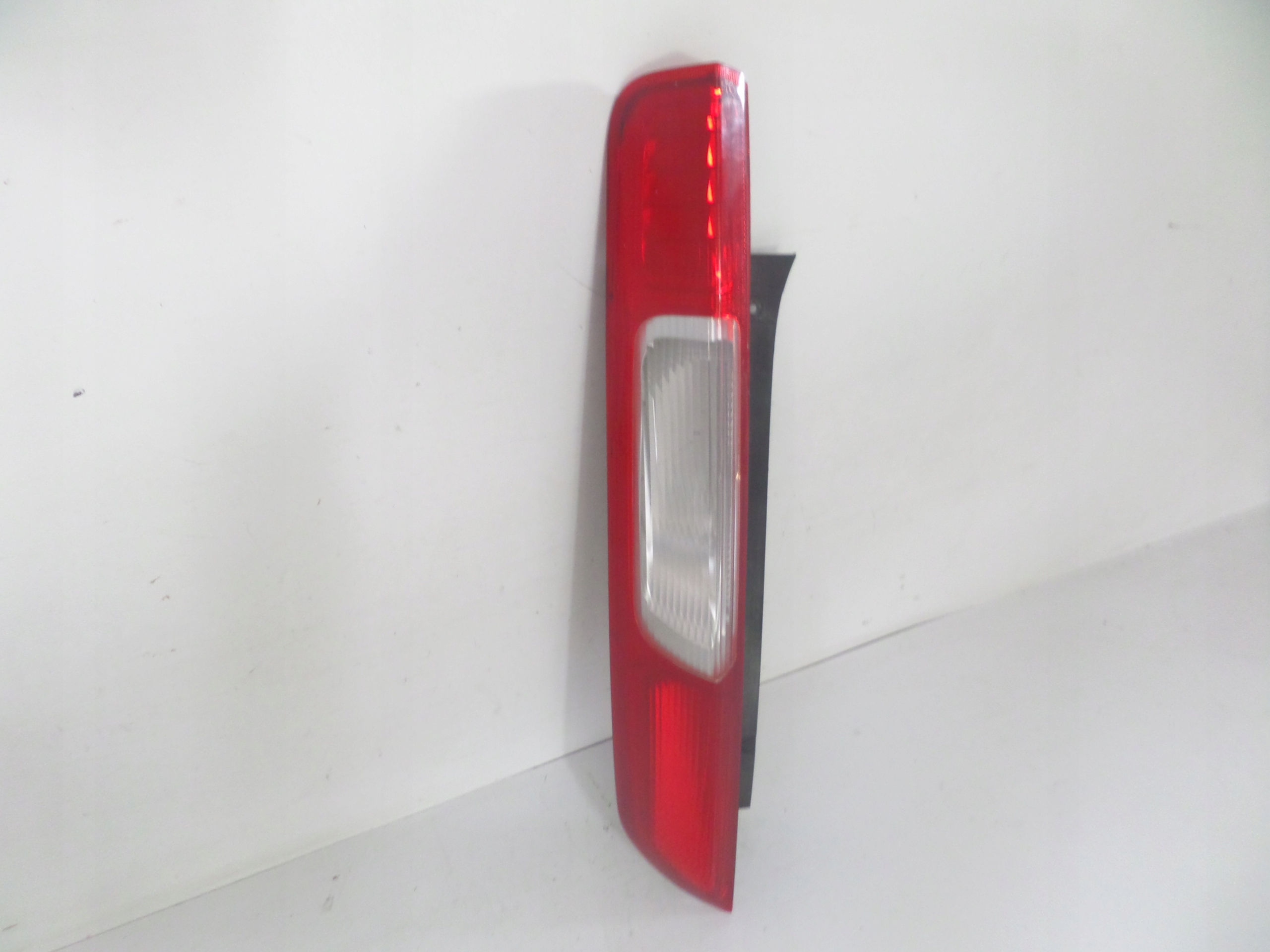 LAVE ZADNE SVETLO FORD FOCUS II 04-08 HB
