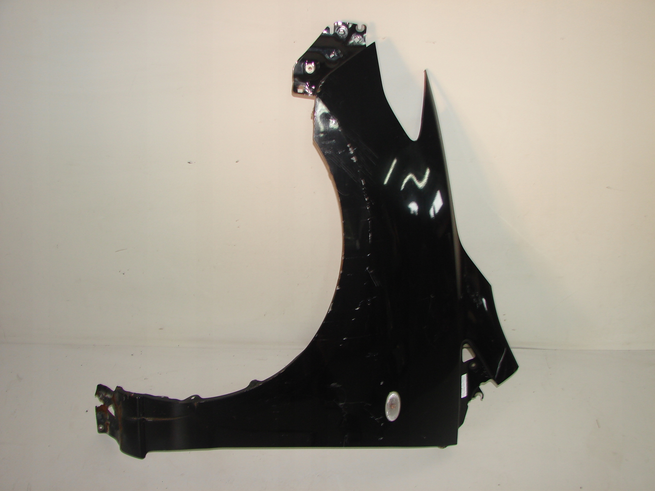 ĽAVÝ PREDNÝ BLATNÍK MAZDA 5 V CR 05-10
