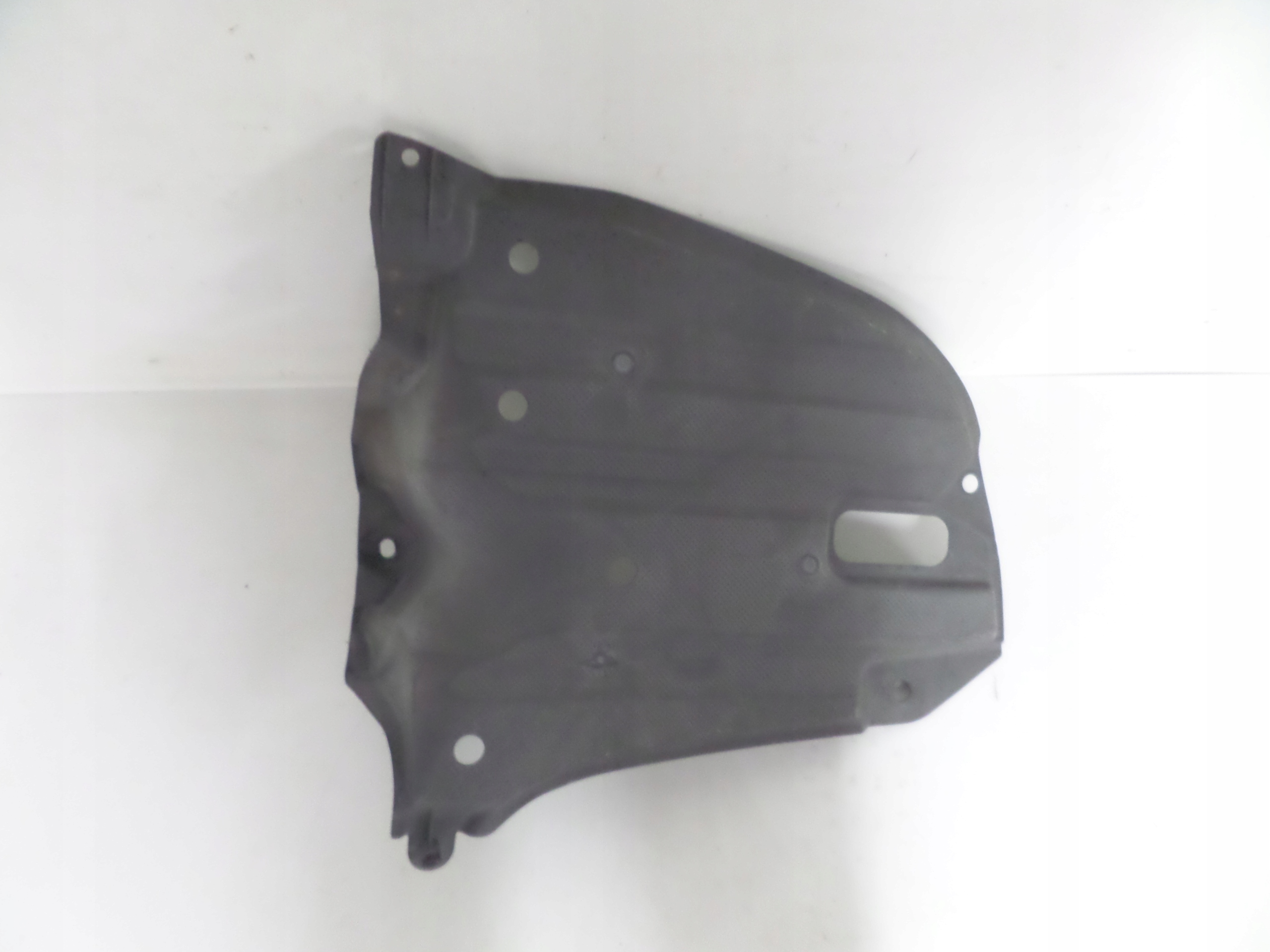 LAVY ZADNY KRYT PODVOZKU TOYOTA AVENSIS T25 03-