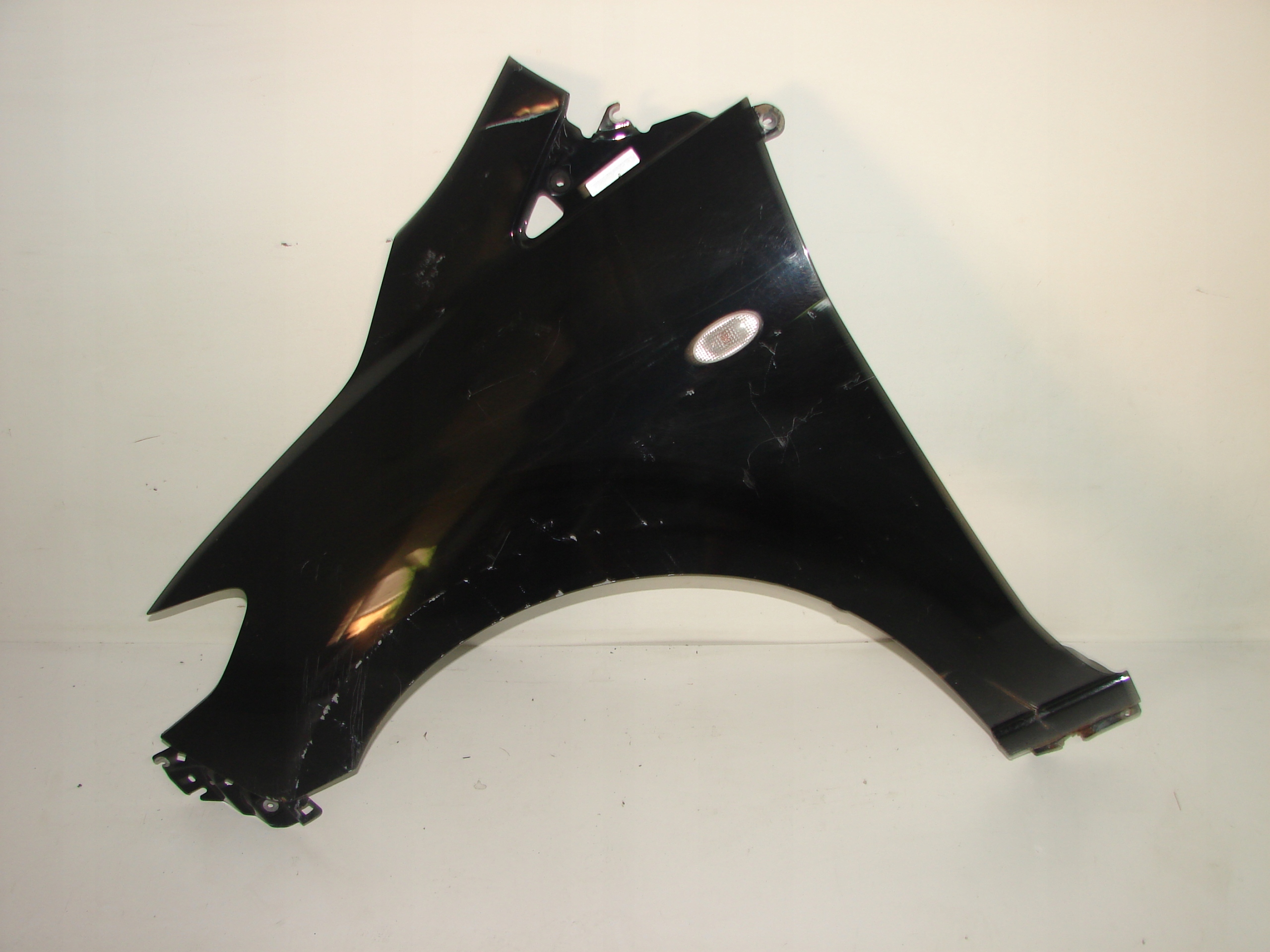 ĽAVÝ PREDNÝ BLATNÍK MAZDA 5 V CR 05-10
