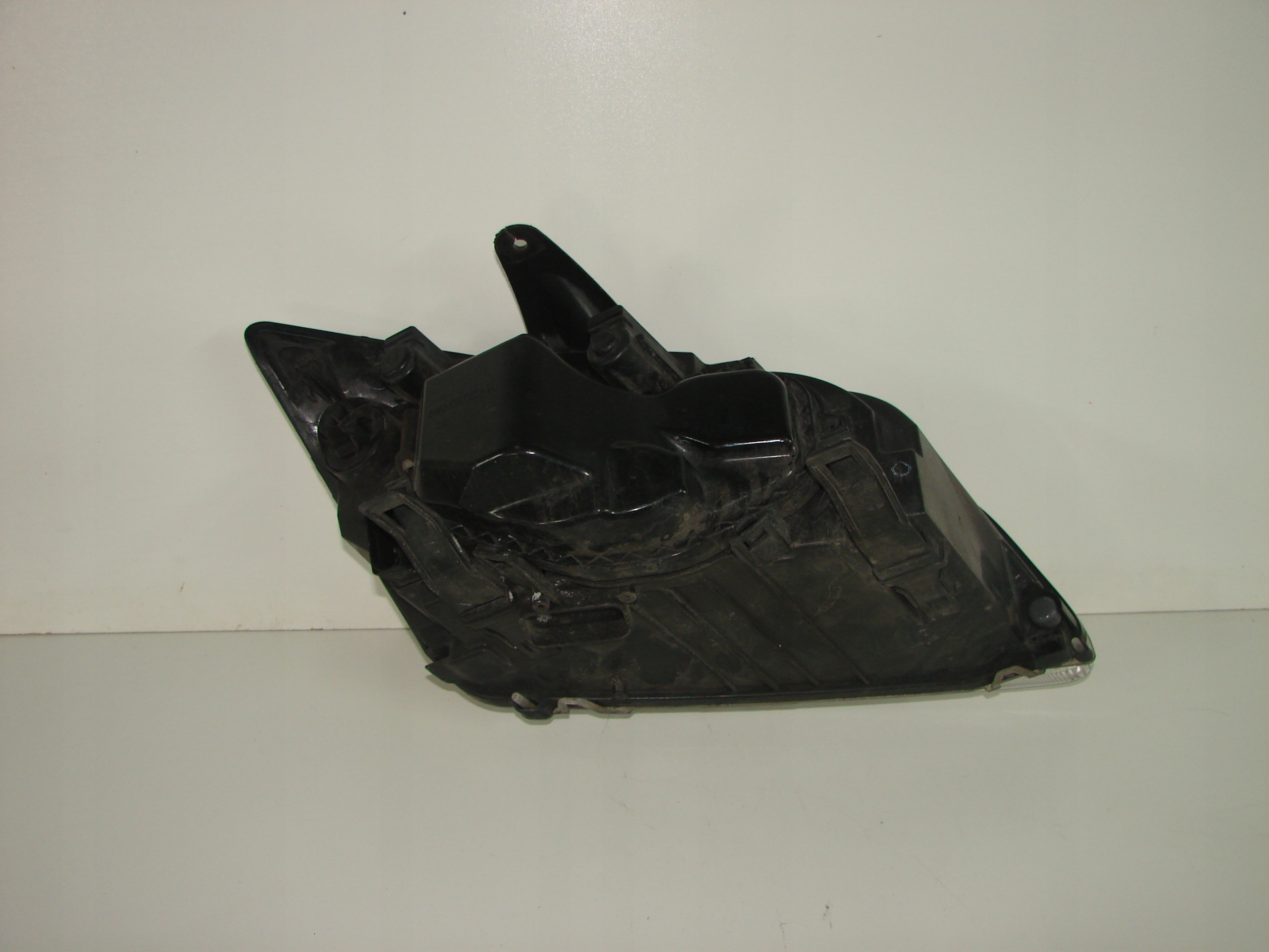 LAVE PREDNE SVETLO FORD FOCUS II 04-08