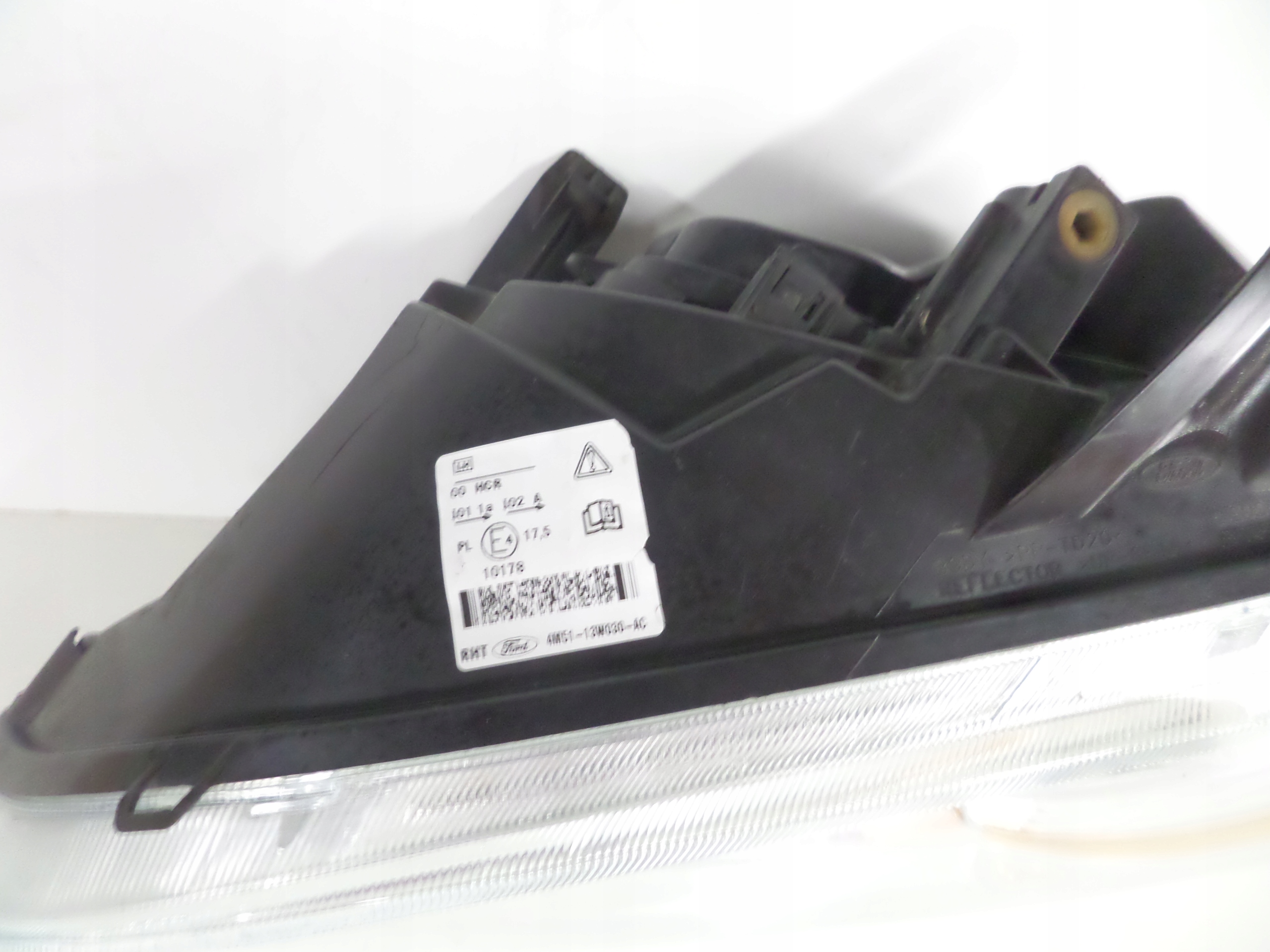 LAVE PREDNE SVETLO FORD FOCUS II 04-08