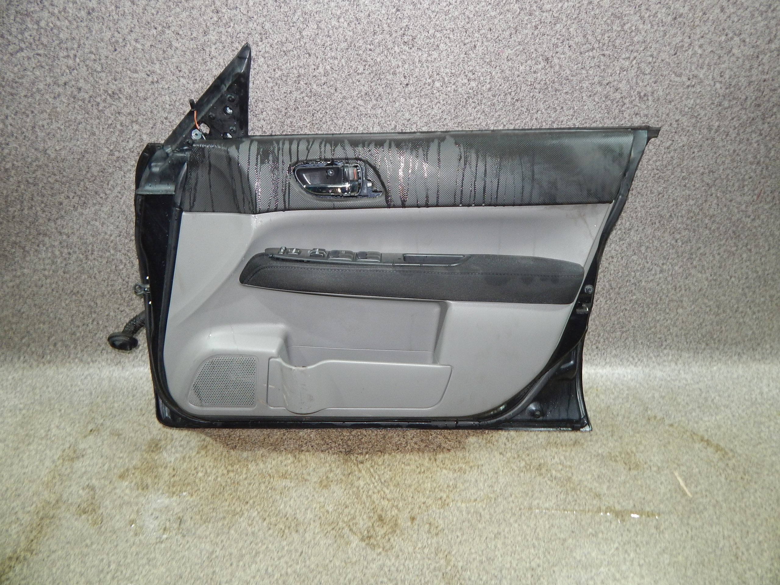 subaru forester II 2 lift 06-08 PRAVÉ PREDNÉ DVERE