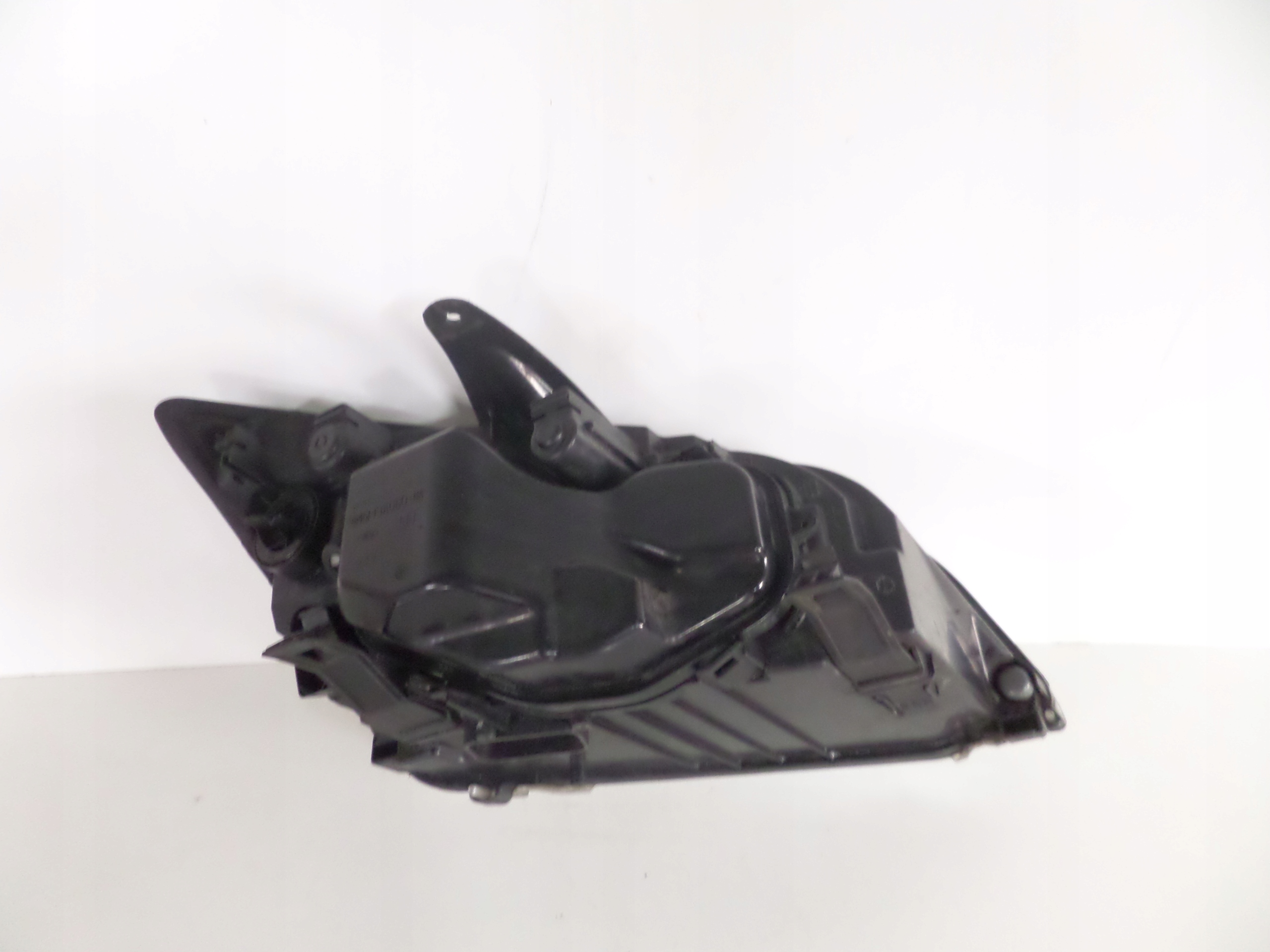 LAVE PREDNE SVETLO FORD FOCUS II 04-08
