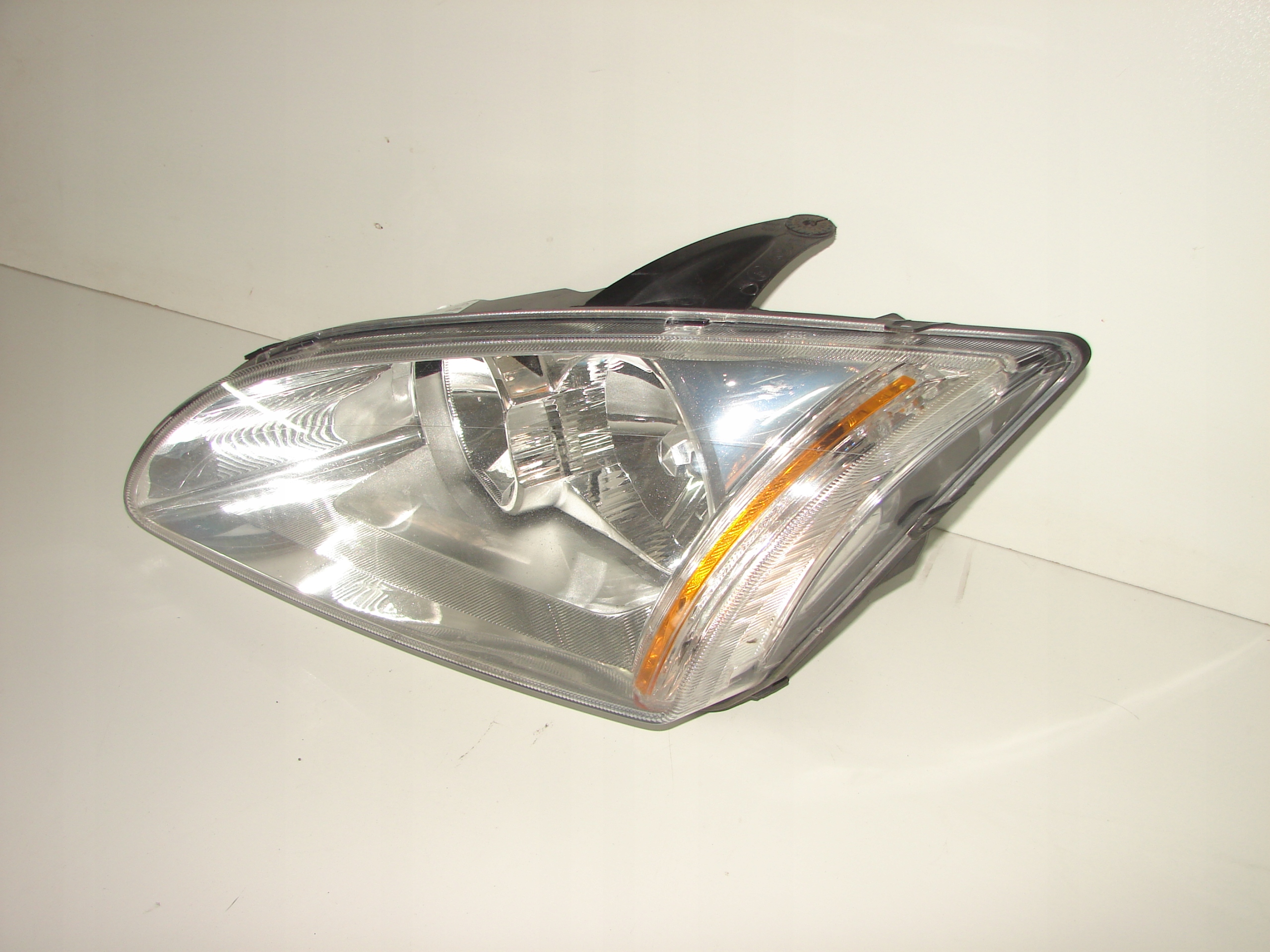 LAVE PREDNE SVETLO FORD FOCUS II 04-08