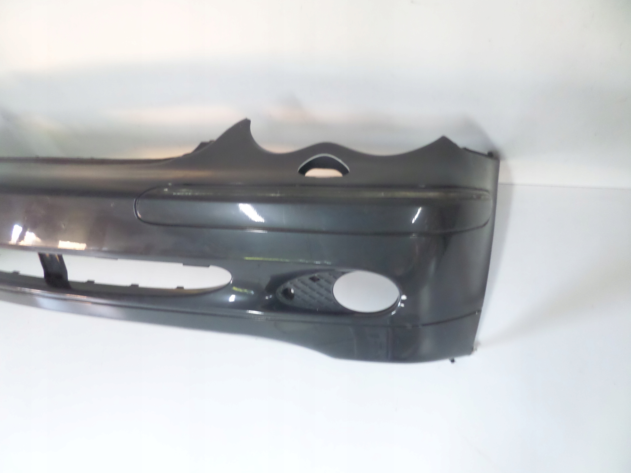 PREDNÝ NÁRAZNÍK MERCEDES C KLASA W203 00-04