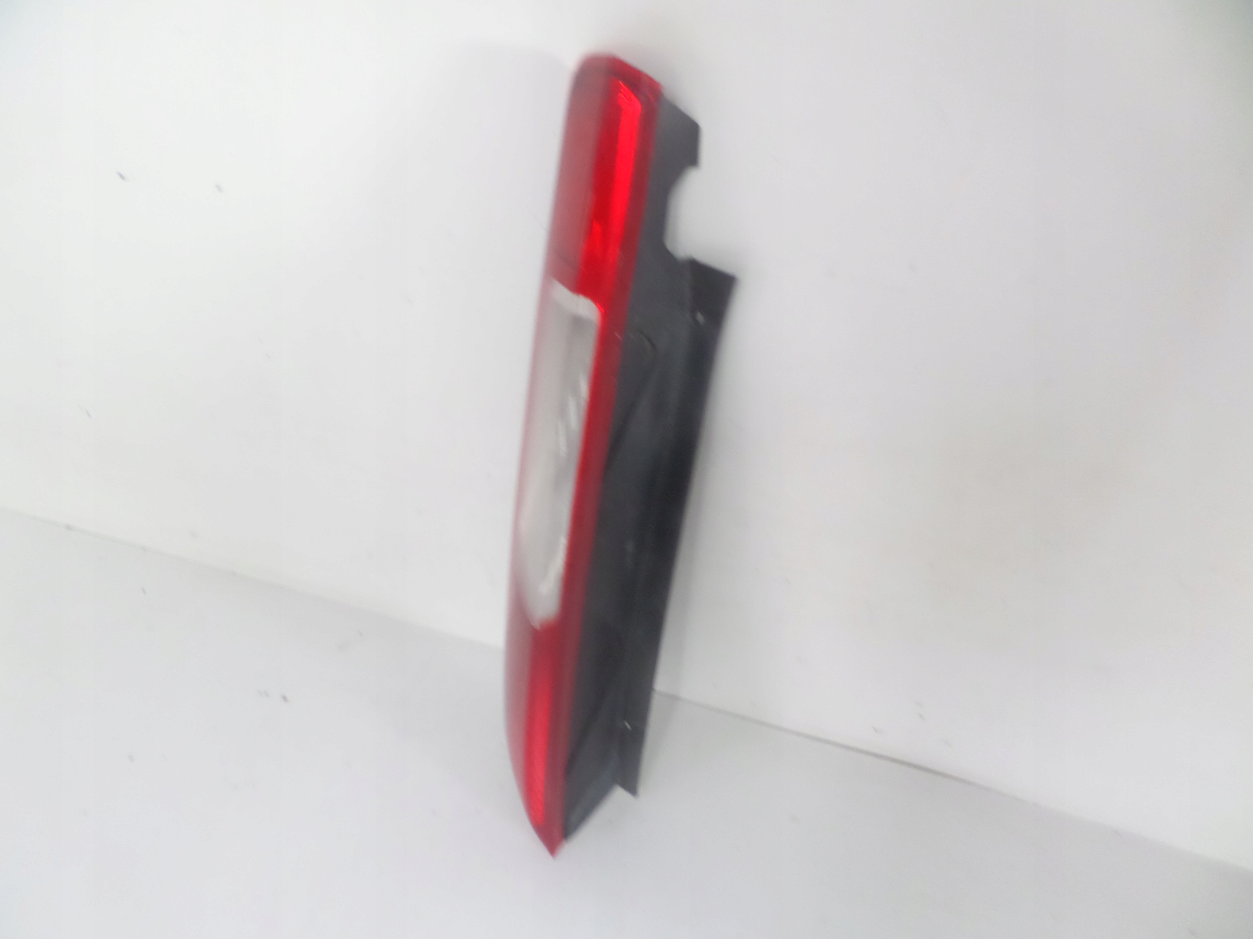 LAVE ZADNE SVETLO FORD FOCUS II 04-08 HB