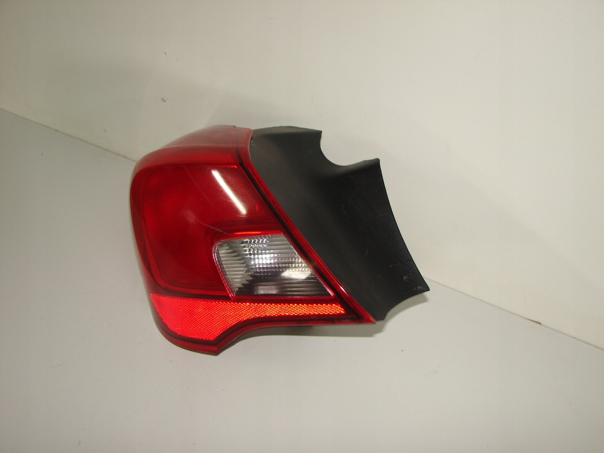 LAVE ZADNE SVETLO OPEL CORSA E 14- 3DVERE