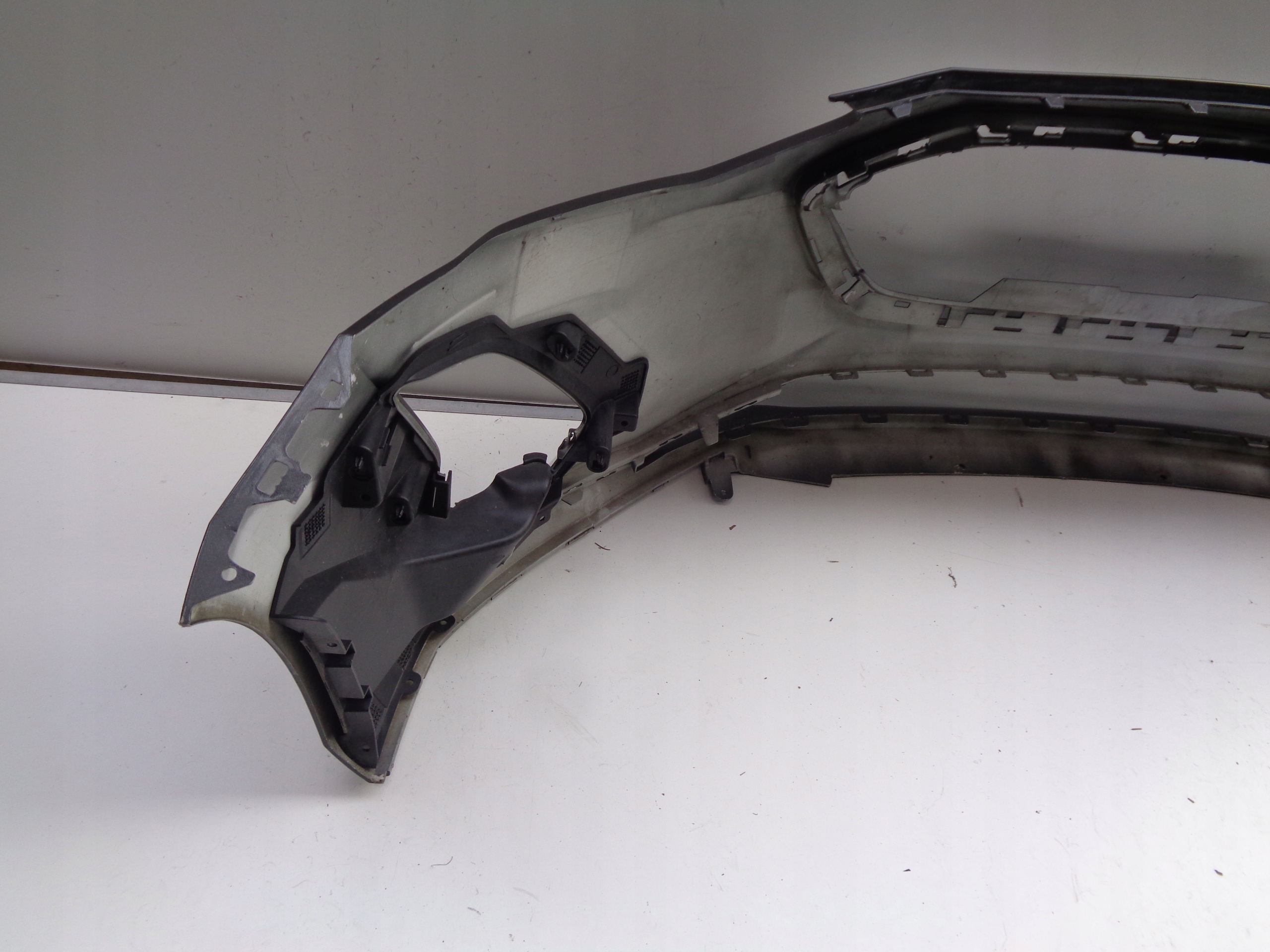 PREDNÝ NÁRAZNÍK FORD FOCUS MK4 18- NR 20162