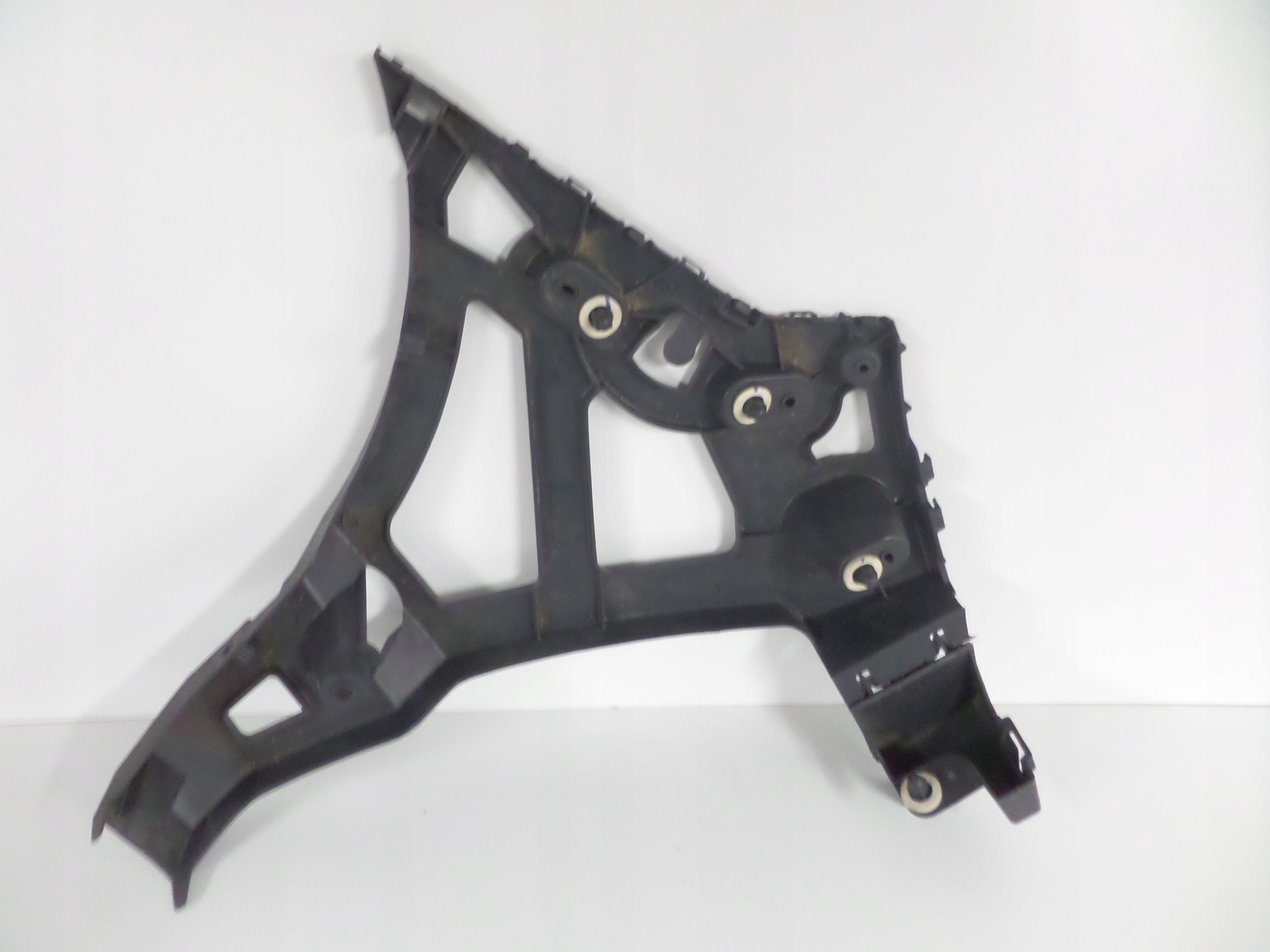 PRAVY ZADNY DRZIAK RENAULT MEGANE III KOMBI