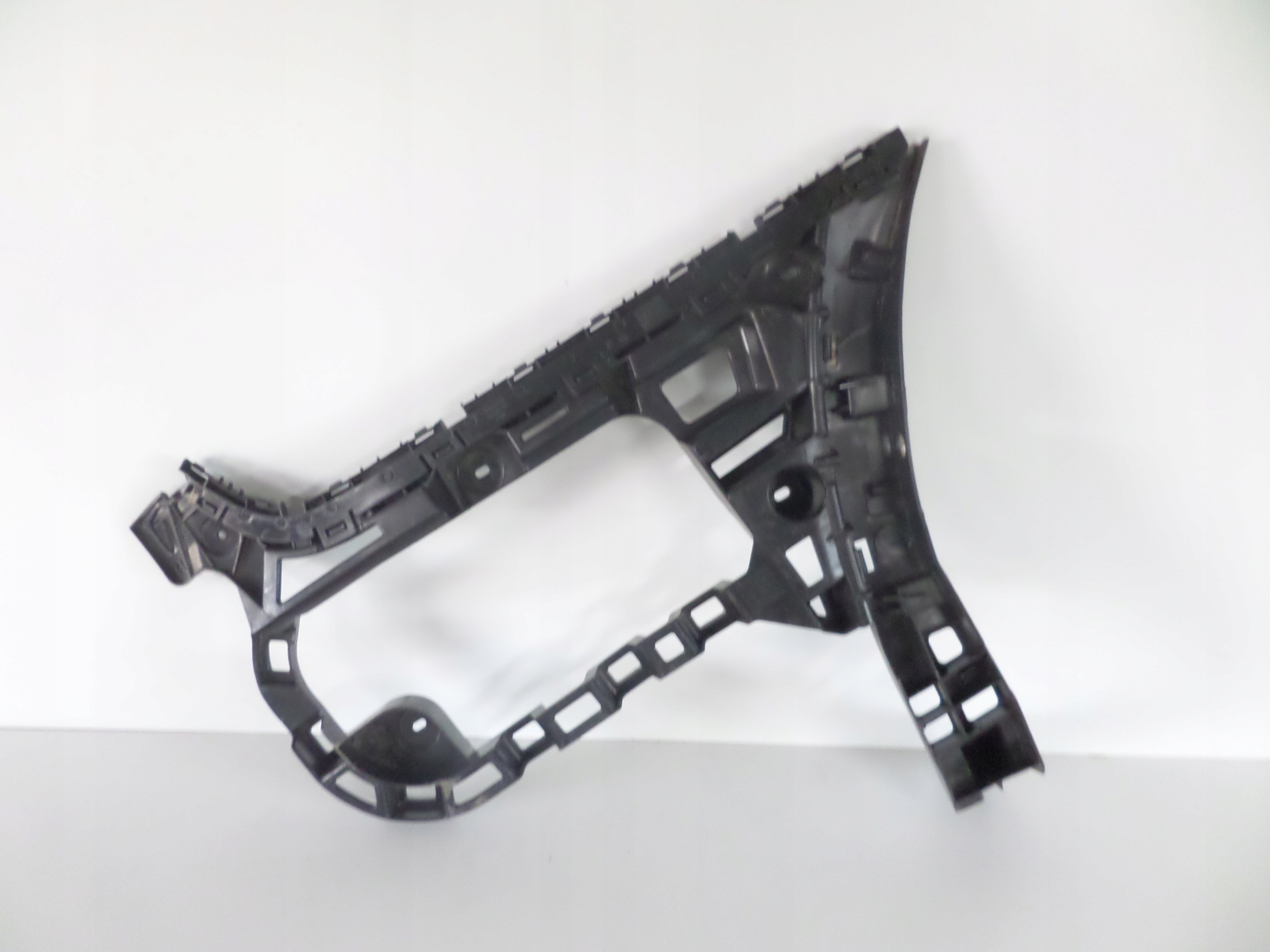 PRAVY ZADNY DRZIAK VW PASSAT CC LIFT 12-