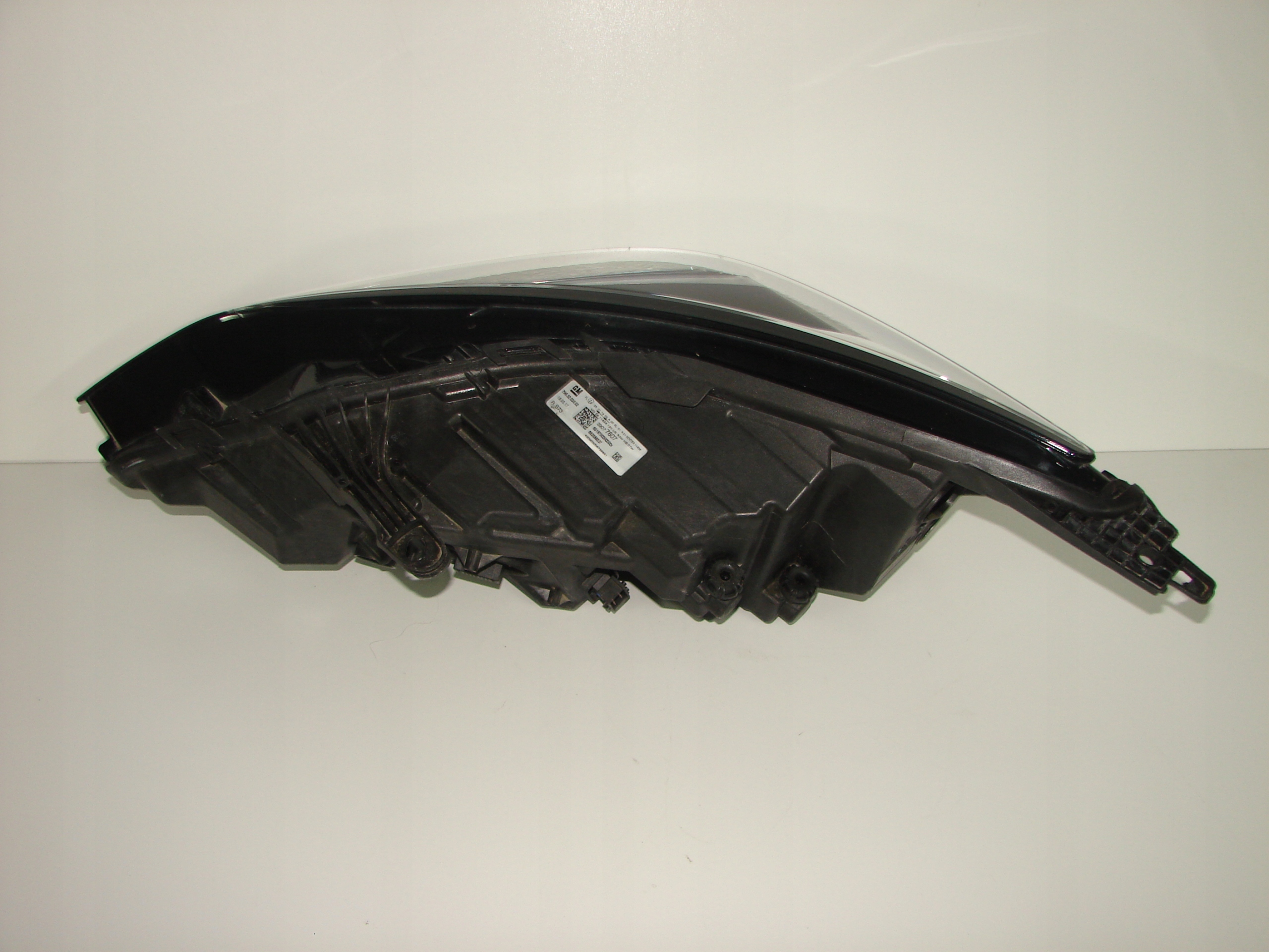 PRAVE PREDNE SVETLO OPEL ASTRA V K 15- LED LUX