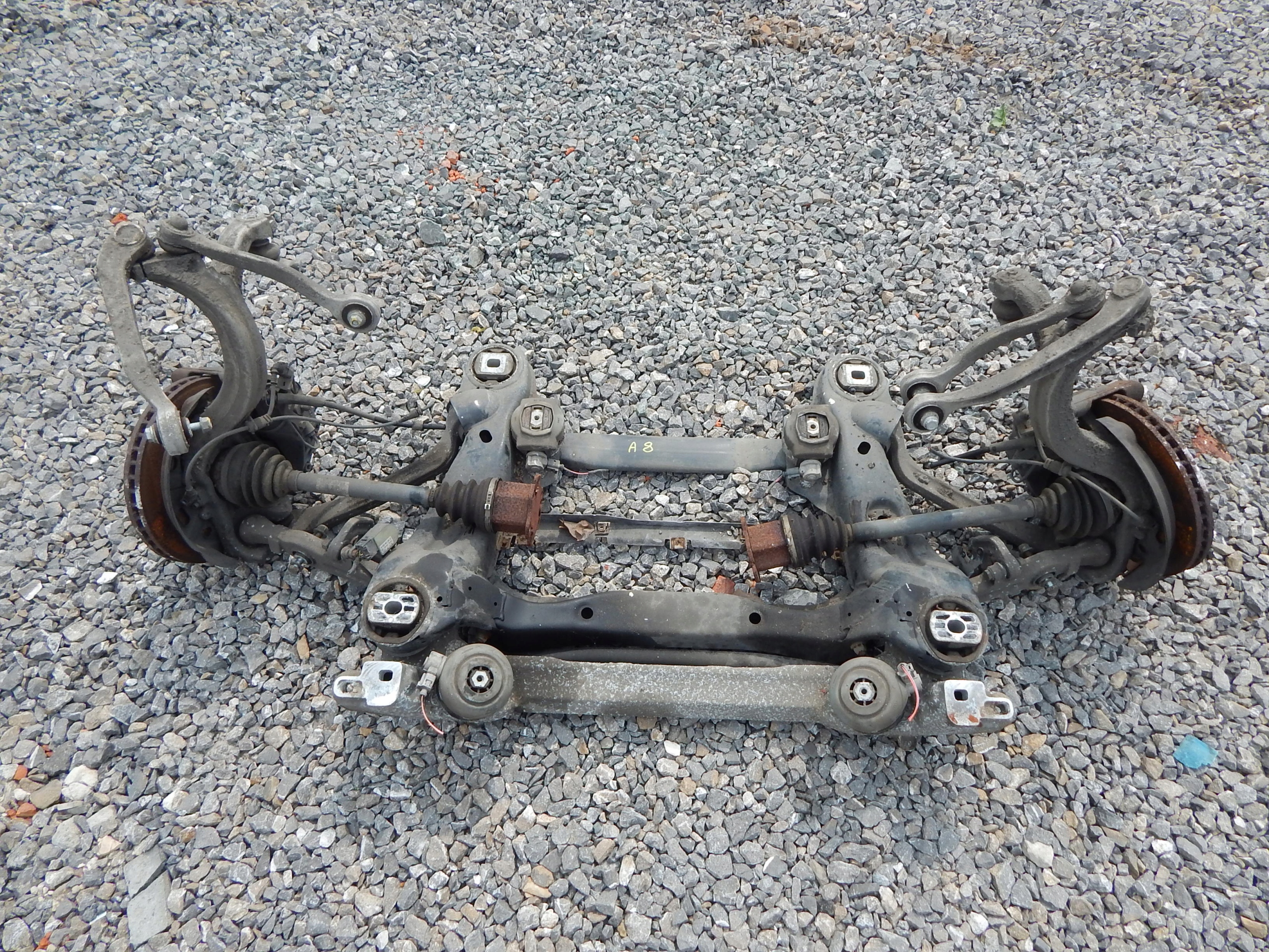 A8 D3 3.0 TDI LAVY + PRAVY PREDNY OTOC 4E0258M