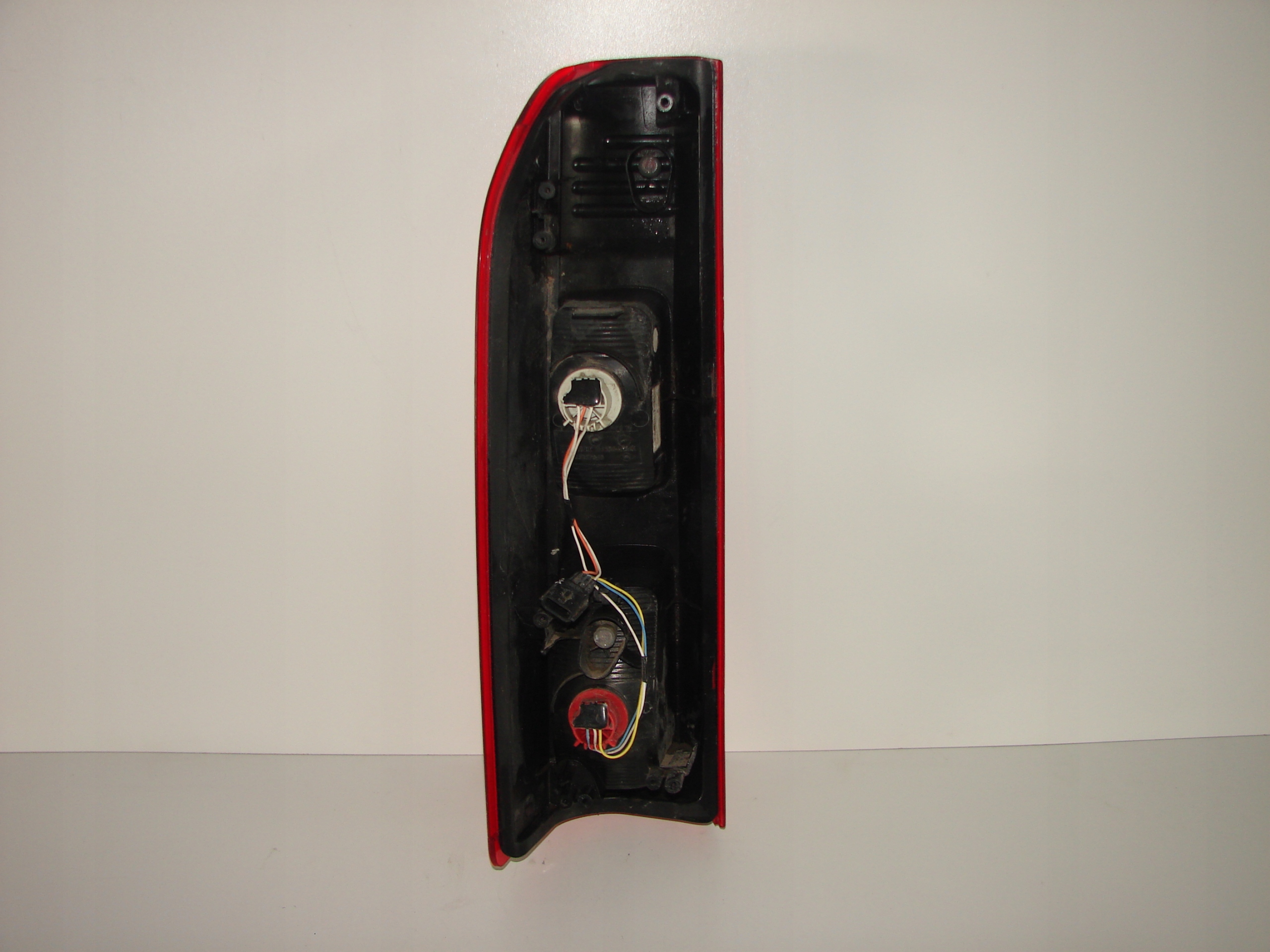 PRAVE ZADNE SVETLO RENAULT TRAFIC VIVARO 14-