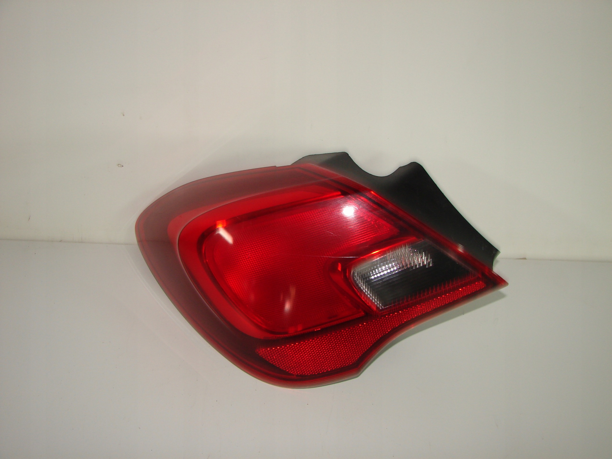 LAVE ZADNE SVETLO OPEL CORSA E 14- 3DVERE