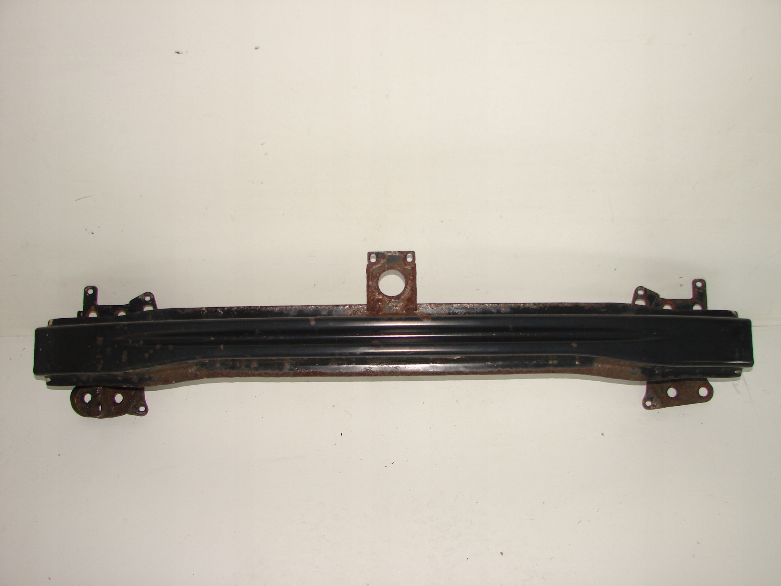 VYSTUHA PREDNEHO NARAZNIKA VW GOLF 5 V 03-
