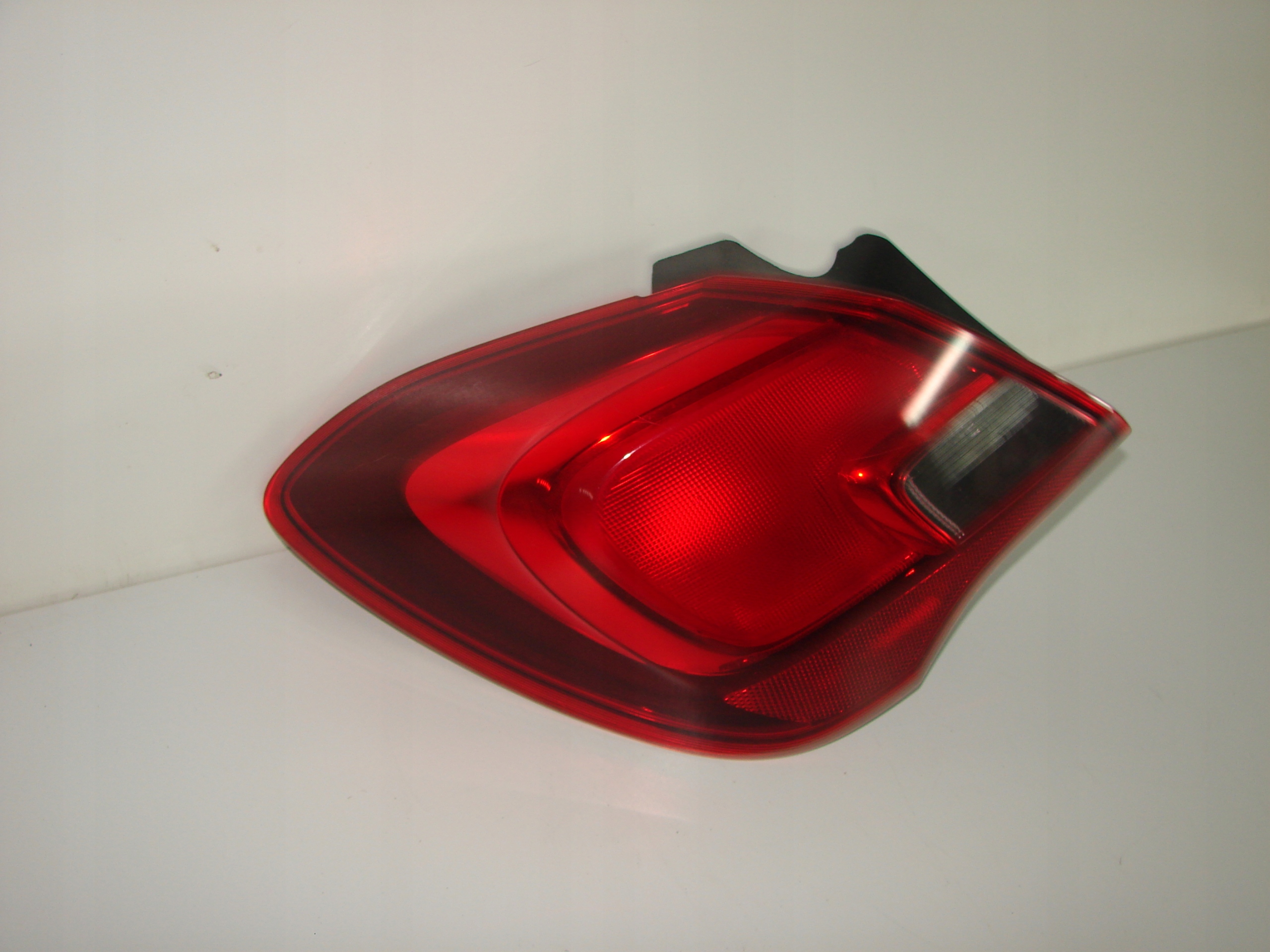LAVE ZADNE SVETLO OPEL CORSA E 14- 3DVERE
