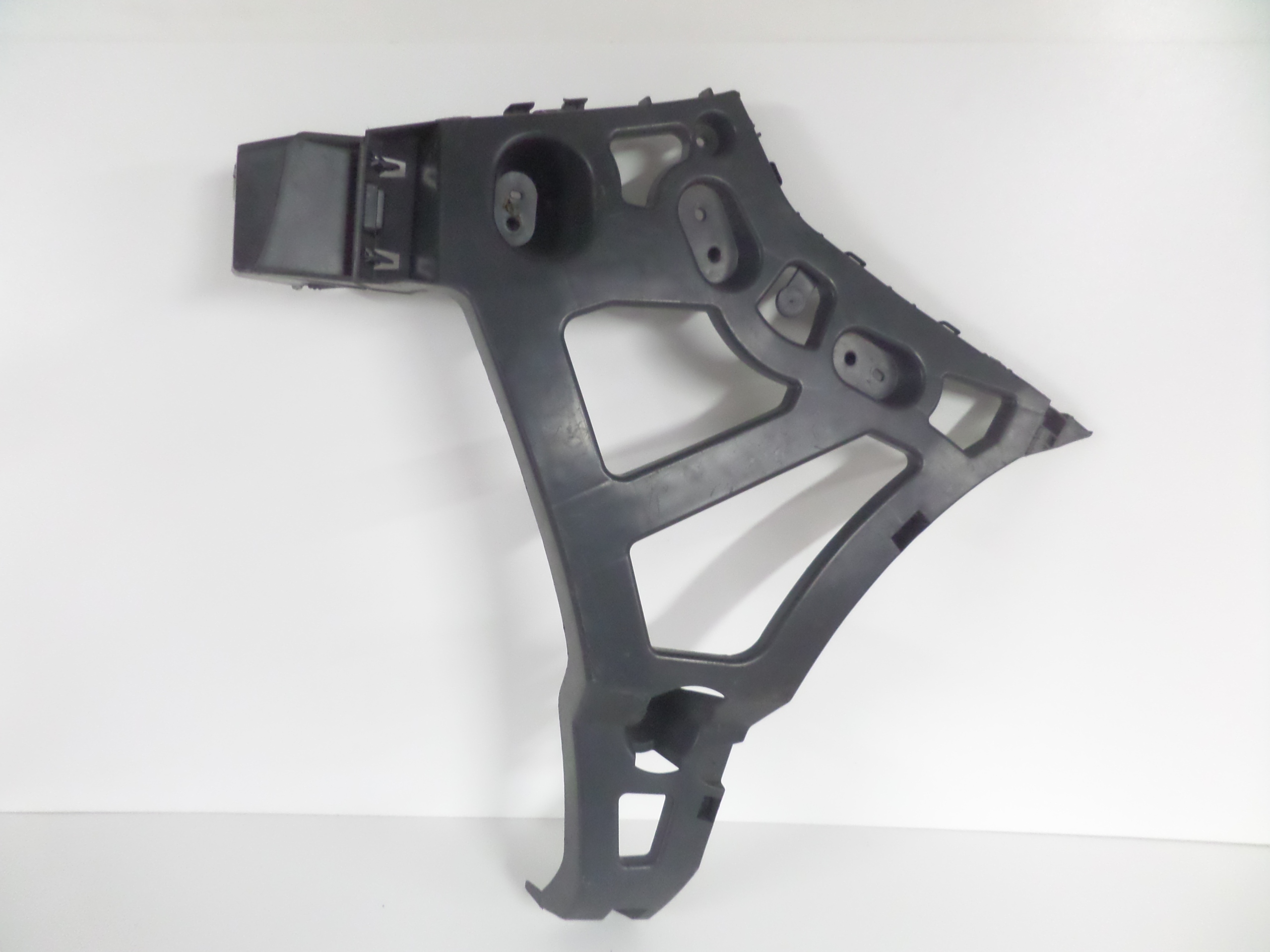 PRAVY ZADNY DRZIAK RENAULT MEGANE III KOMBI