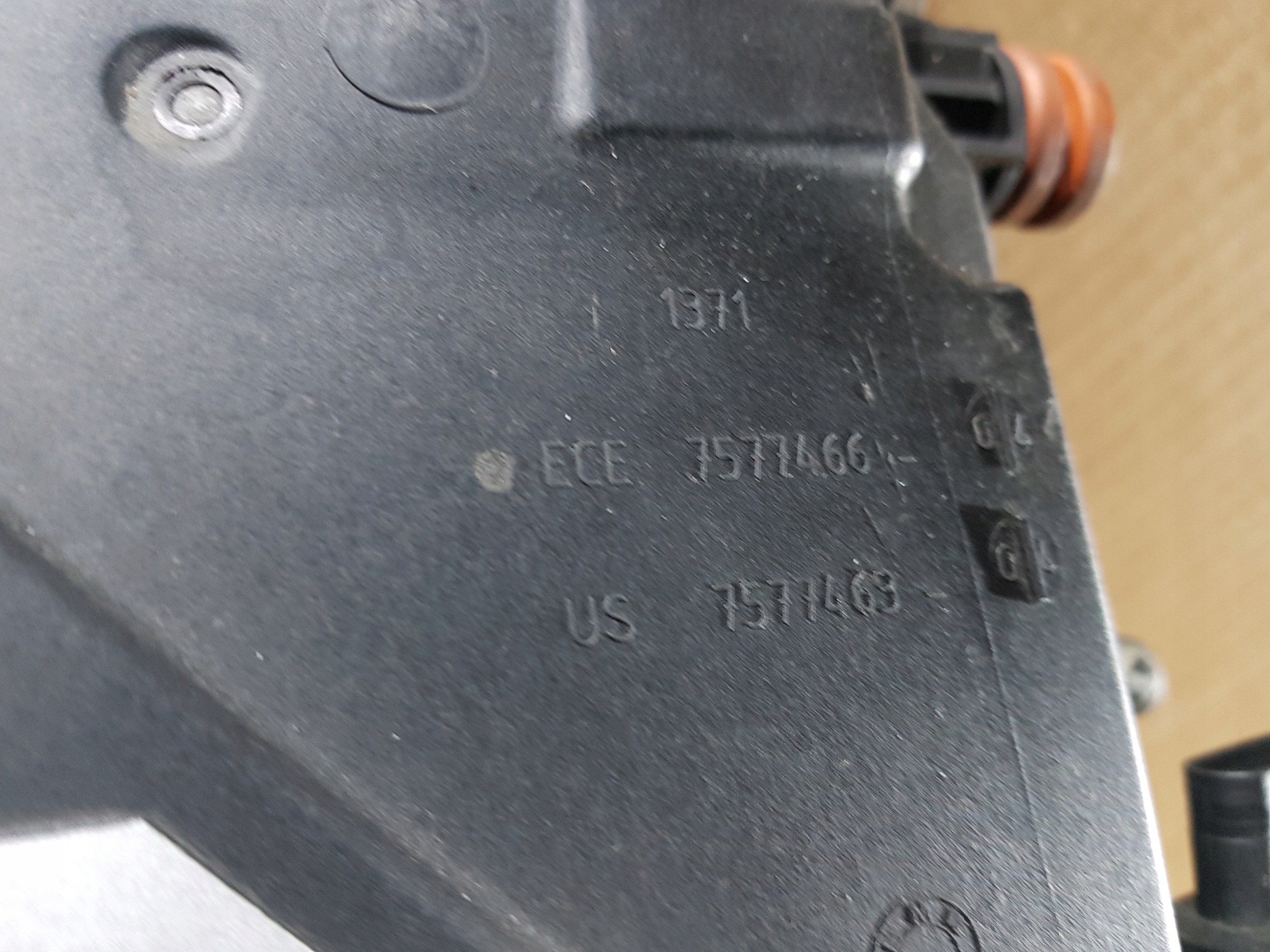 BMW F01 F02 750i OBAL VZDUCHOVÉHO FILTERA