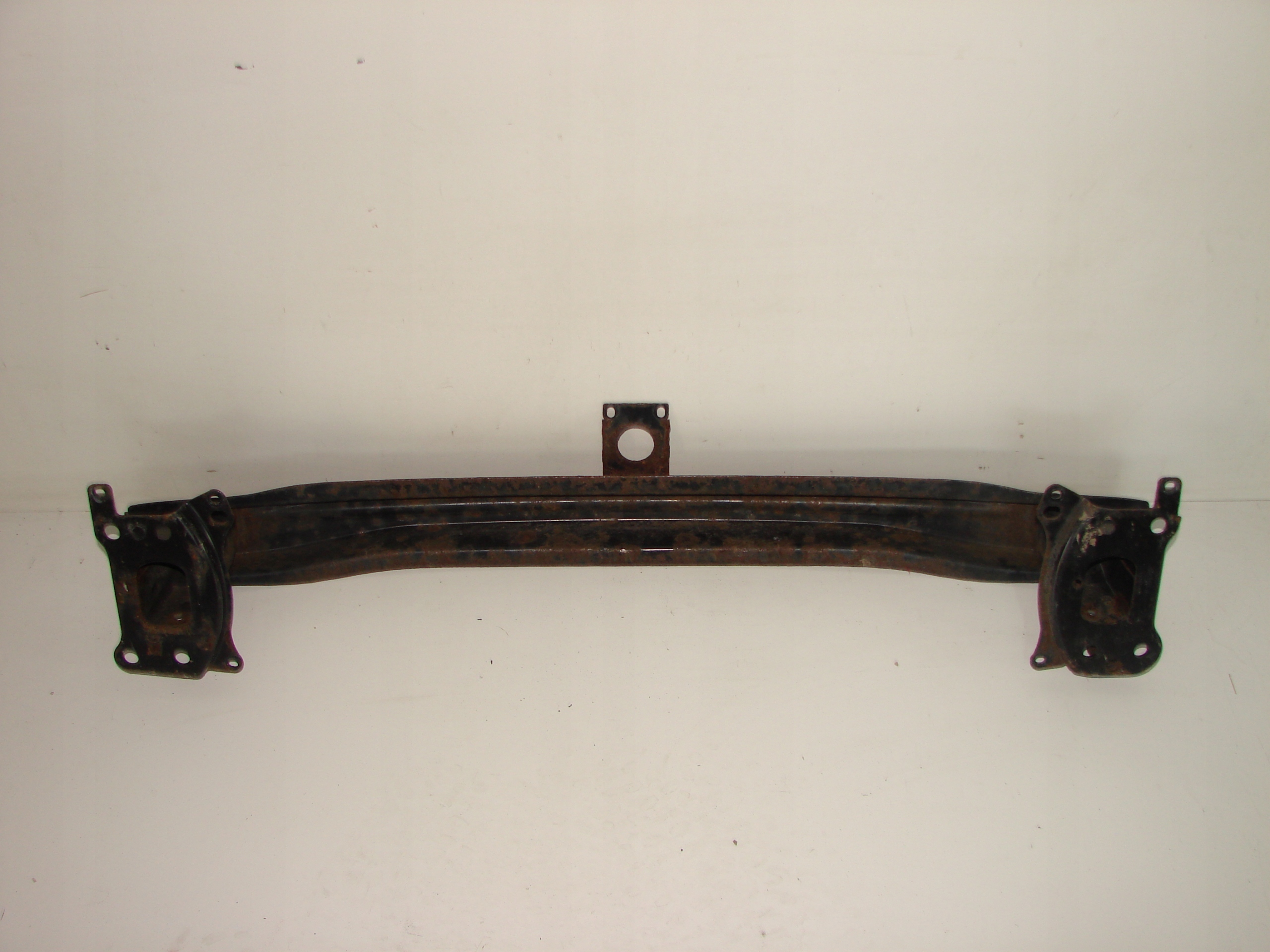 VYSTUHA PREDNEHO NARAZNIKA VW GOLF 5 V 03-