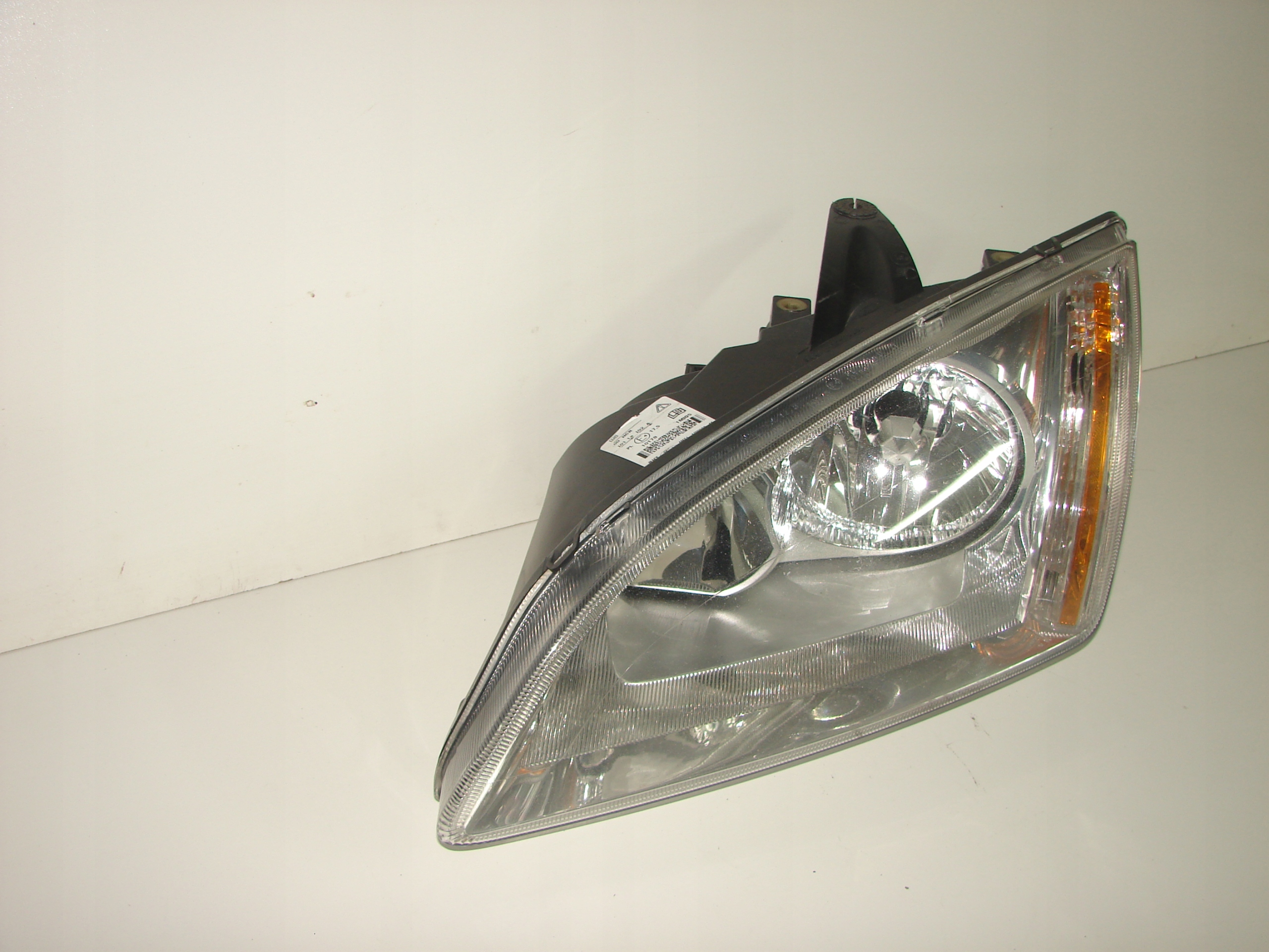 LAVE PREDNE SVETLO FORD FOCUS II 04-08