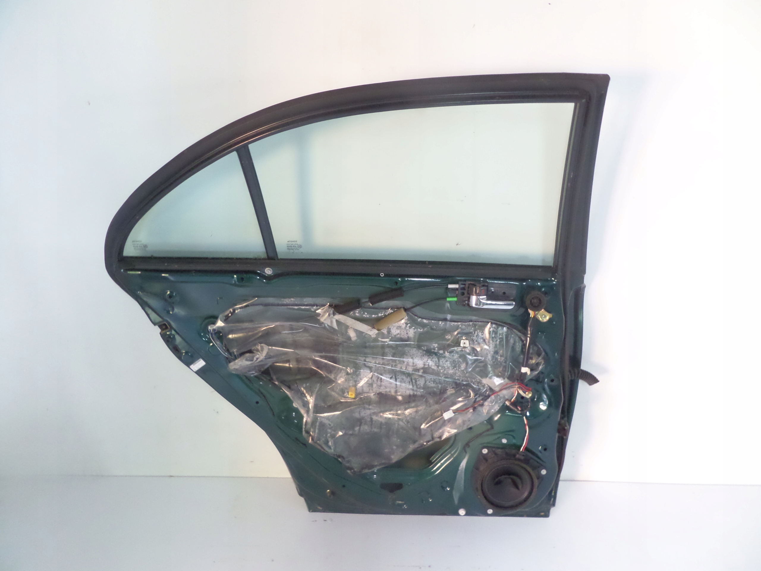 LAVE ZADNE DVERE TOYOTA AVENSIS T25 03-08 SEDAN