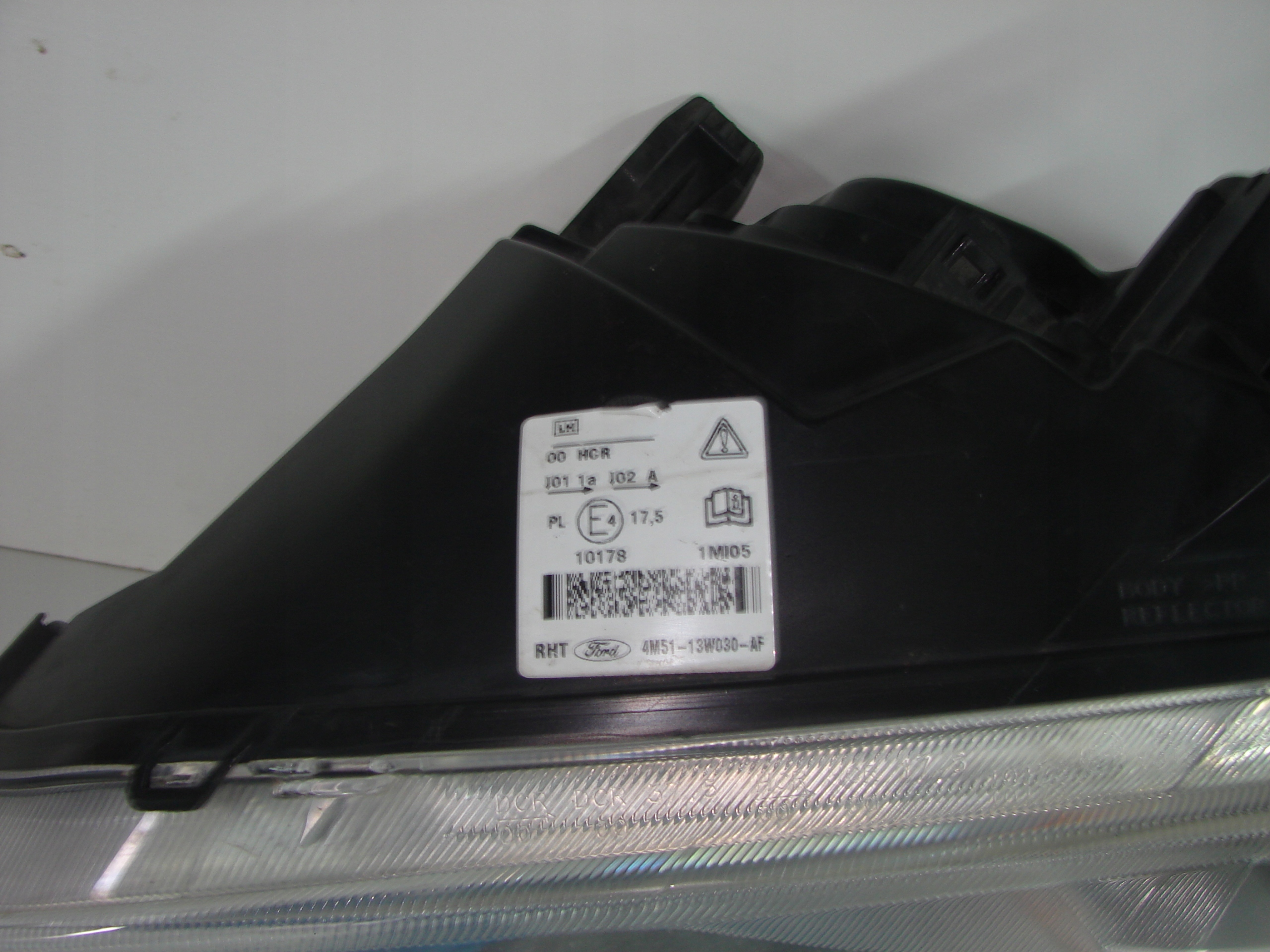 LAVE PREDNE SVETLO FORD FOCUS II 04-08
