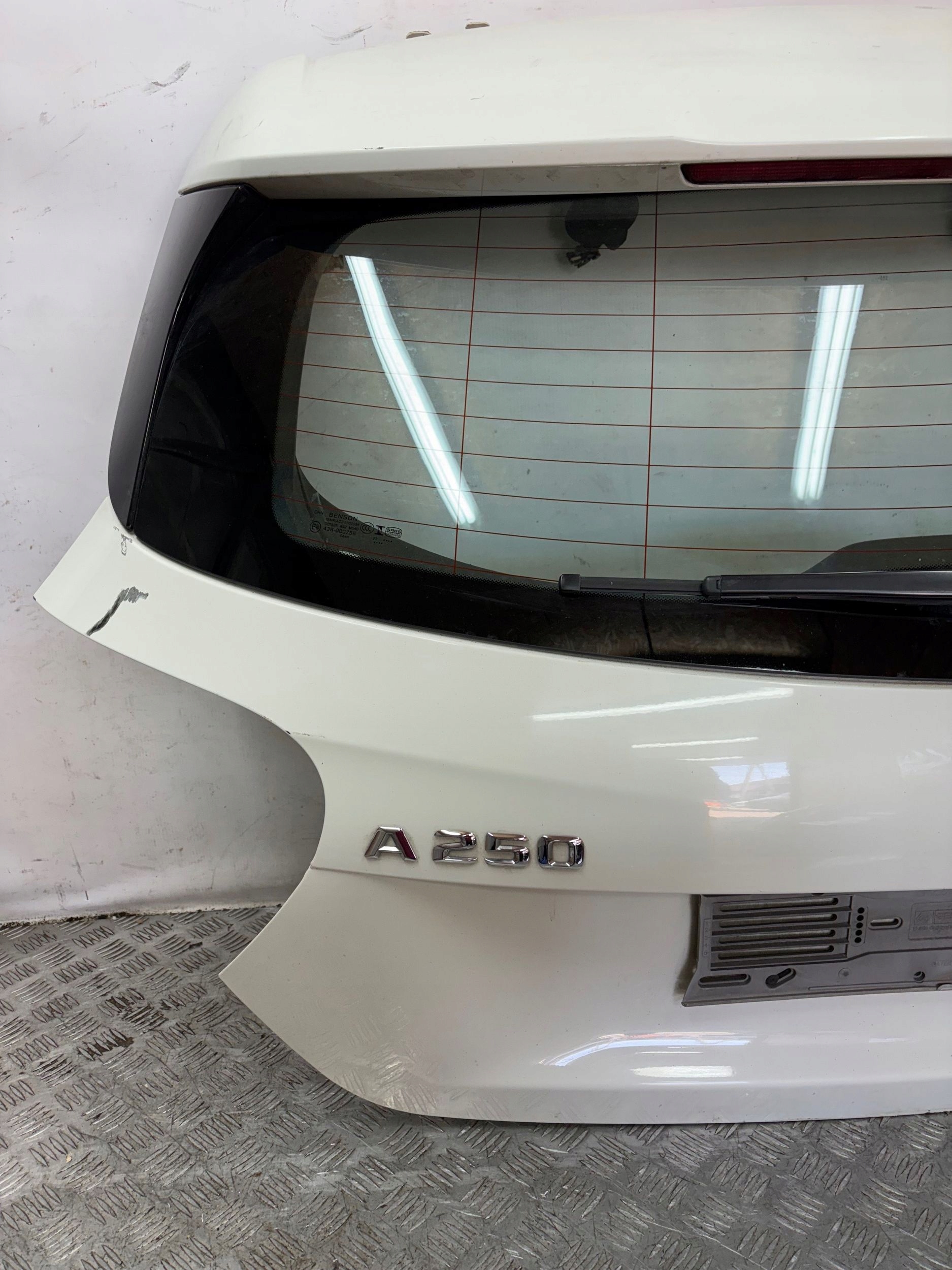 ZADNÁ KAPOTA MERCEDES A KLASA W176 12-