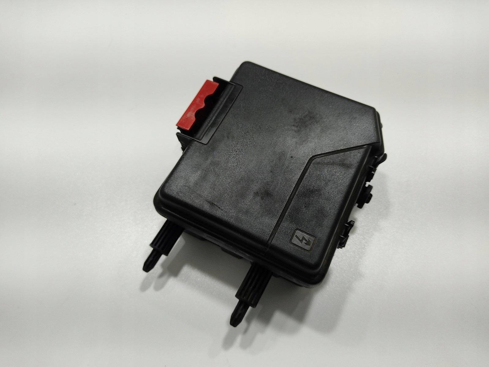 POISTKOVA SKRINKA RENAULT LAGUNA III 2.0 DCI 2008-2015