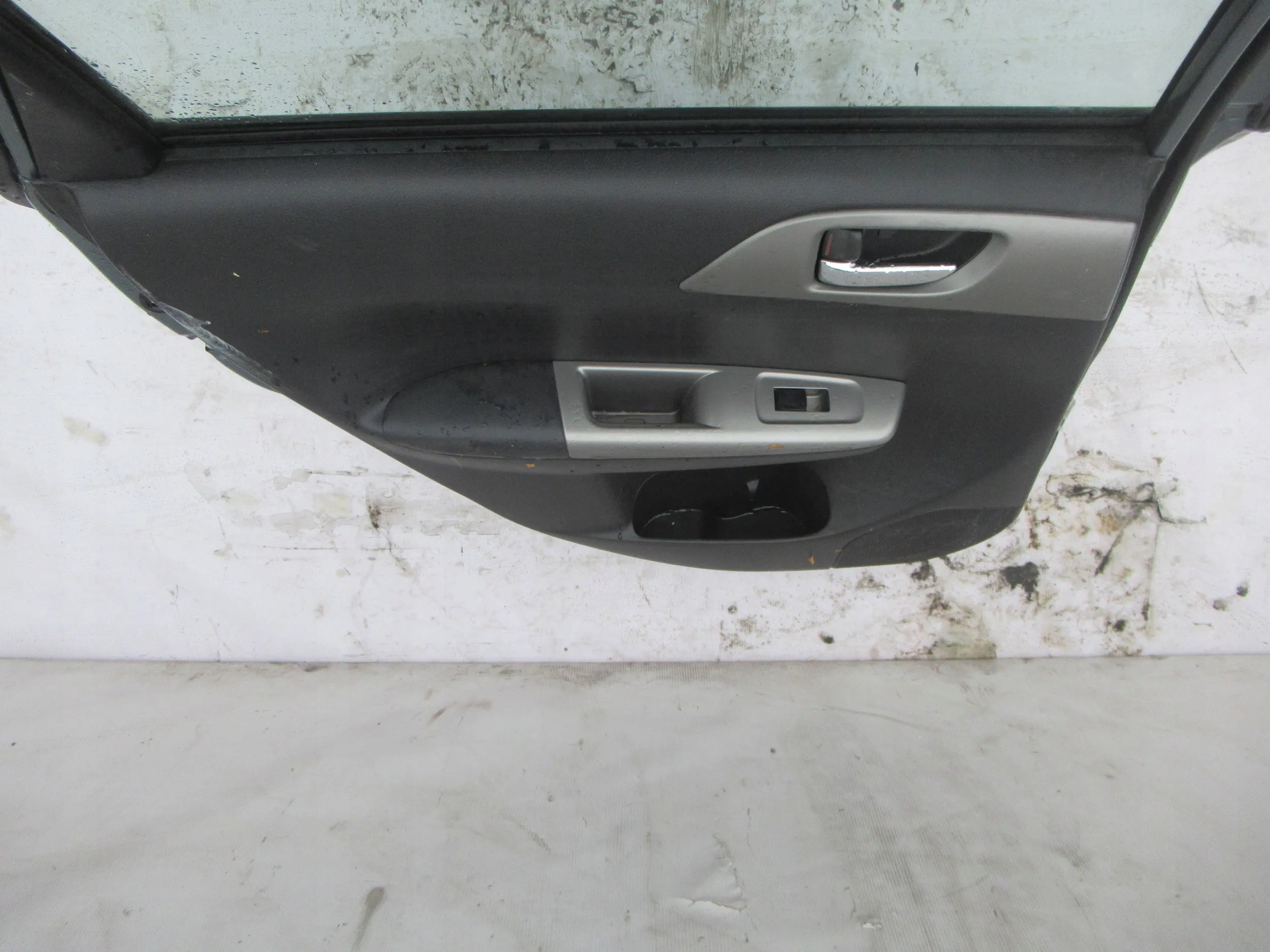 LAVE ZADNE DVERE SUBARU IMPREZA III