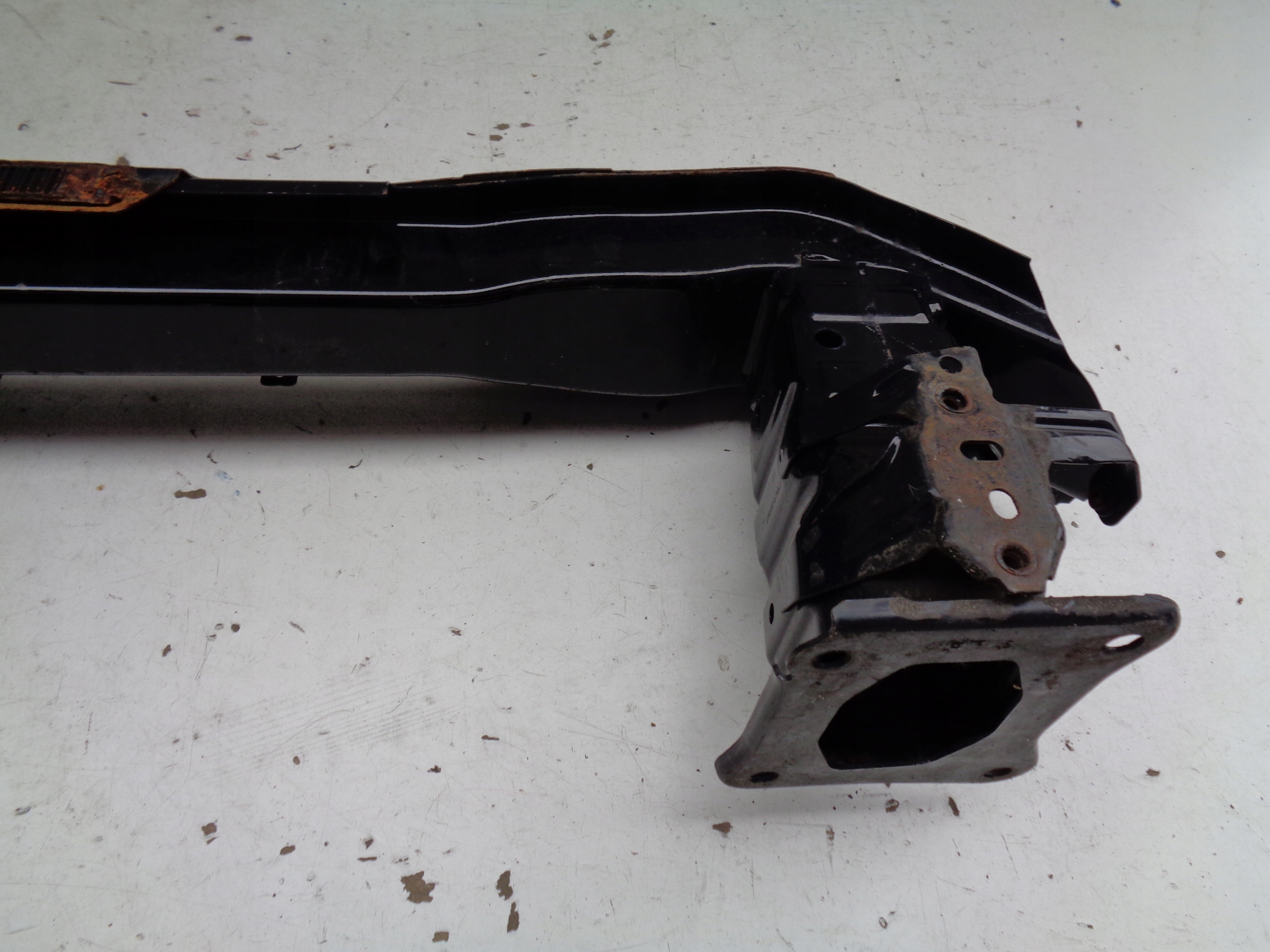 VYSTUHA PREDNEHO NARAZNIKA FORD FOCUS MK3 14- LIFT