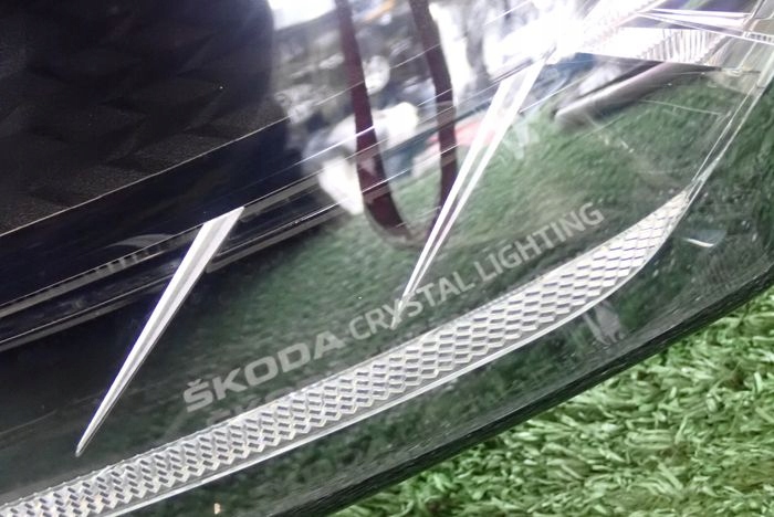 SKODA FABIA IV CRYSTAL LIGHTING LAVE PREDNE SVETLO