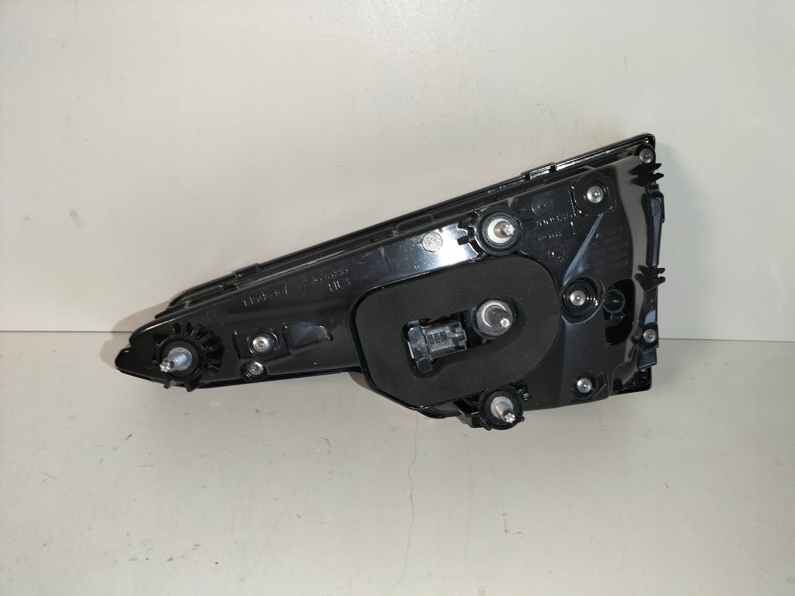 LAVE ZADNE SVETLO AUDI A4 B9 15-19 SEDAN LED